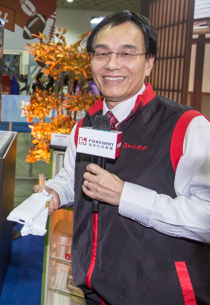 夏普社長戴正吳卸下鴻海董事，獨身赴任，200天內讓夏普本業虧轉盈。