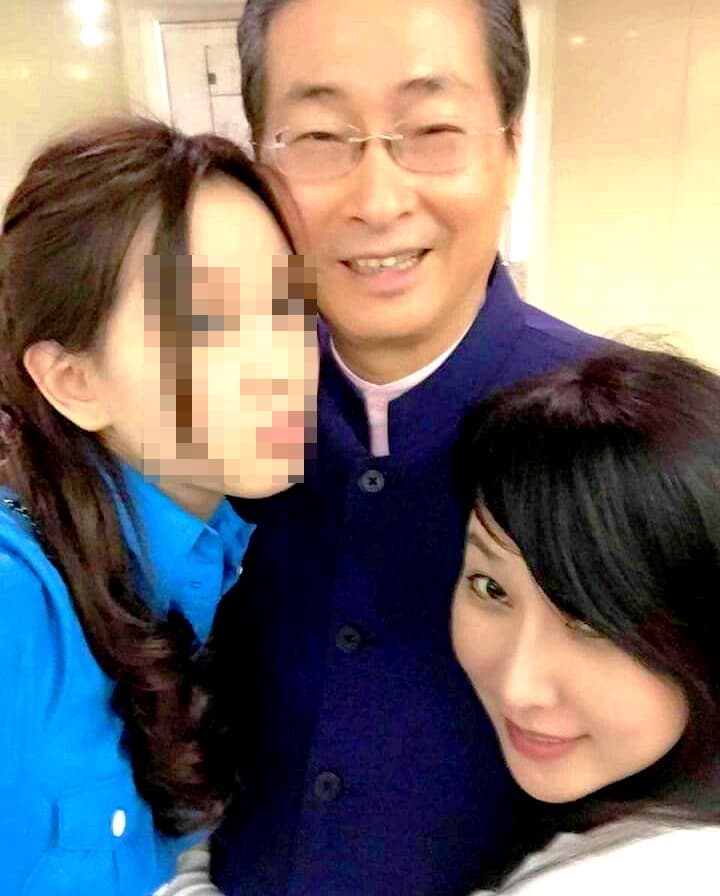 張安樂是竹聯幫元老，兩岸有不少類似邱惠美這種乾女兒。