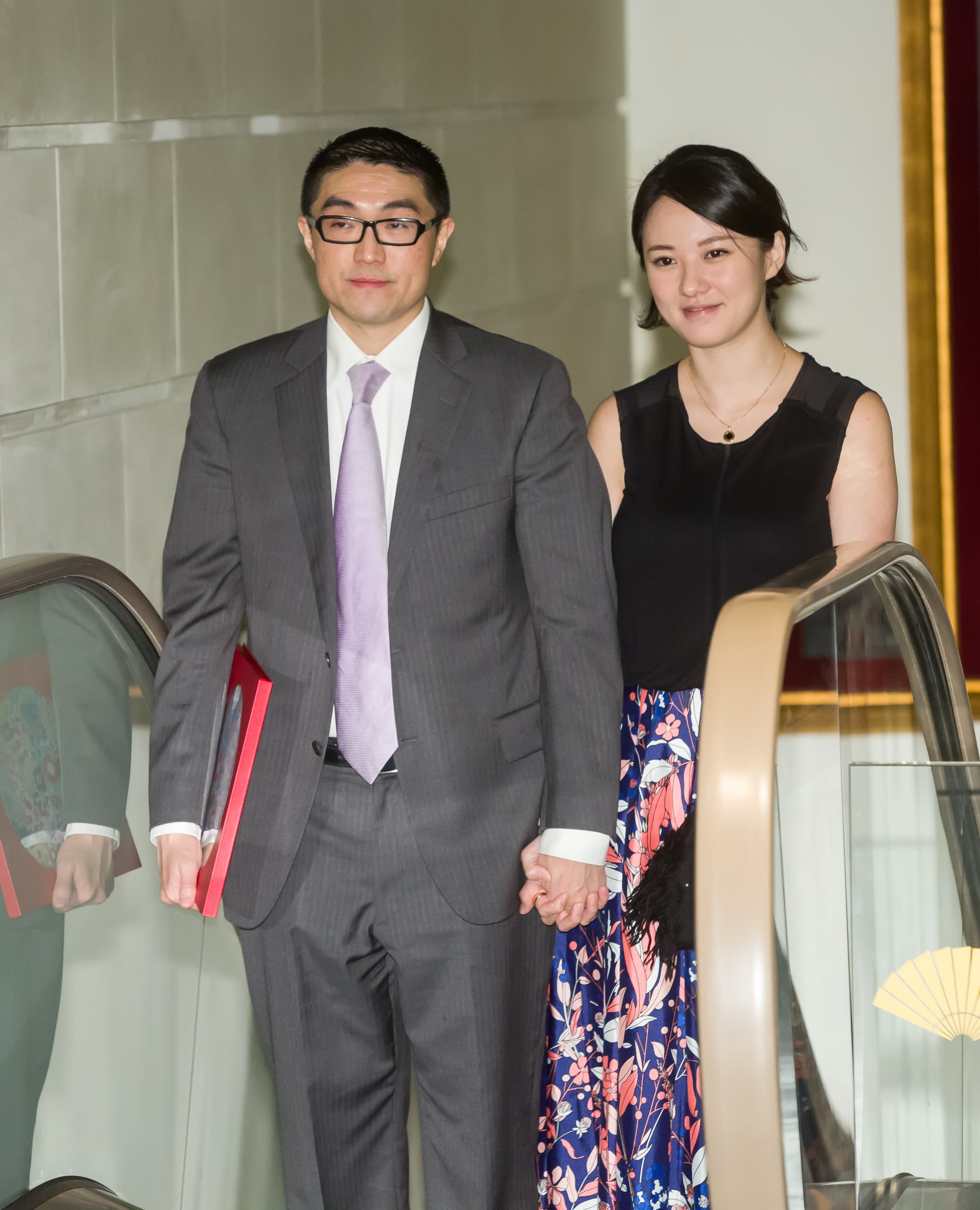 華聯國際由老牌上市公司大魯閣控股，董事長是大魯閣家族第二代、前國民黨立委謝國樑(左)