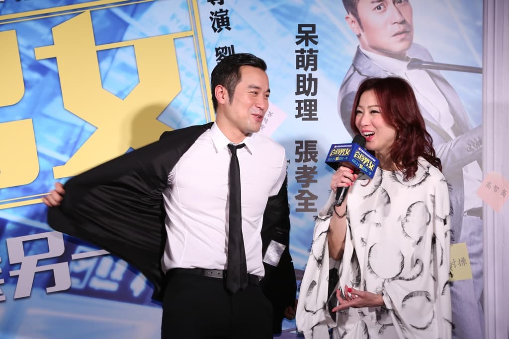 張孝全被熱出滿臉汗，還被主持人及鄭秀文拱脫衣。