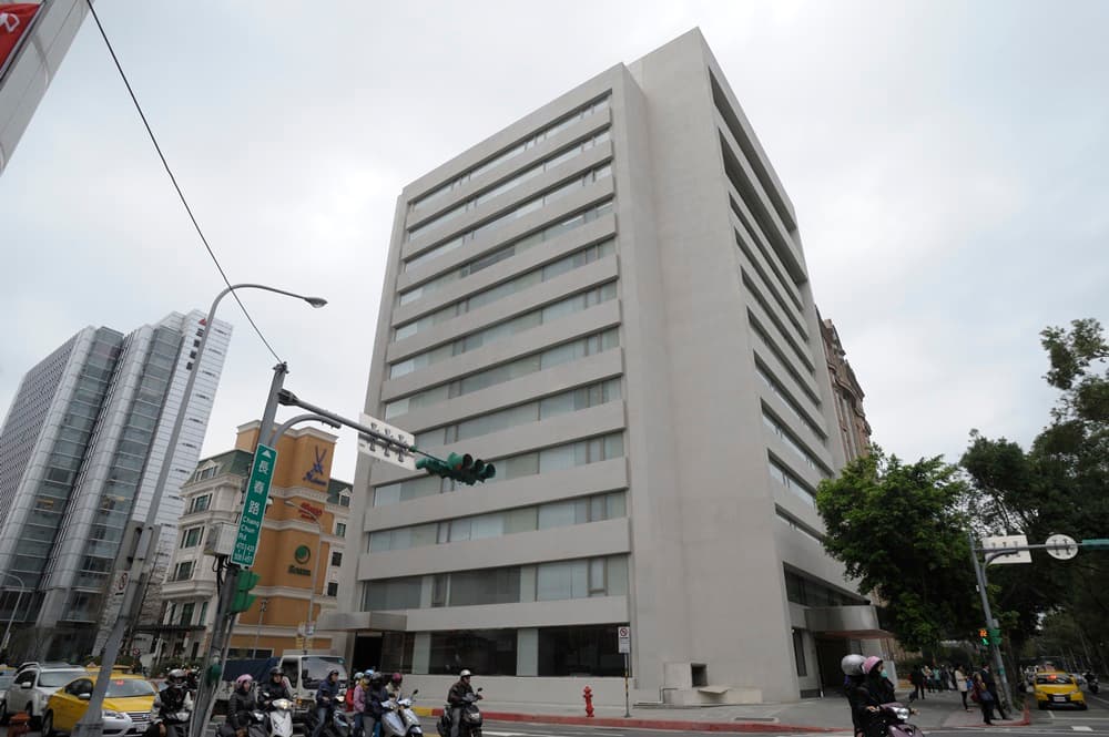 汪小菲說，消防安檢已經驗收、建管處也核准了，不過請親朋好友來試吃試住。