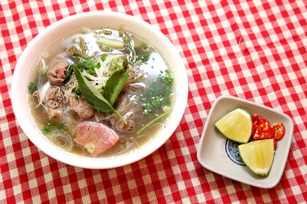 這道牛肉河粉口味已經改良，吳玉霜喜歡吃客家菜和泰國菜，偶而也會把吃過的味道融入越南菜裡。