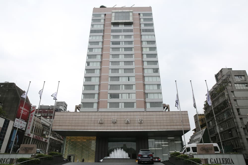 晶華飯店公關不只否認了彭維雄的任職資料，並坦言根本沒有「祕密客顧問」這項職務。