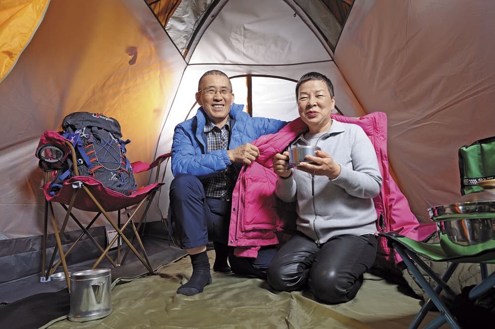 李雲霓（右）與方顯裕（左）夫妻聯手，打造年業額8億元的山頂鳥。