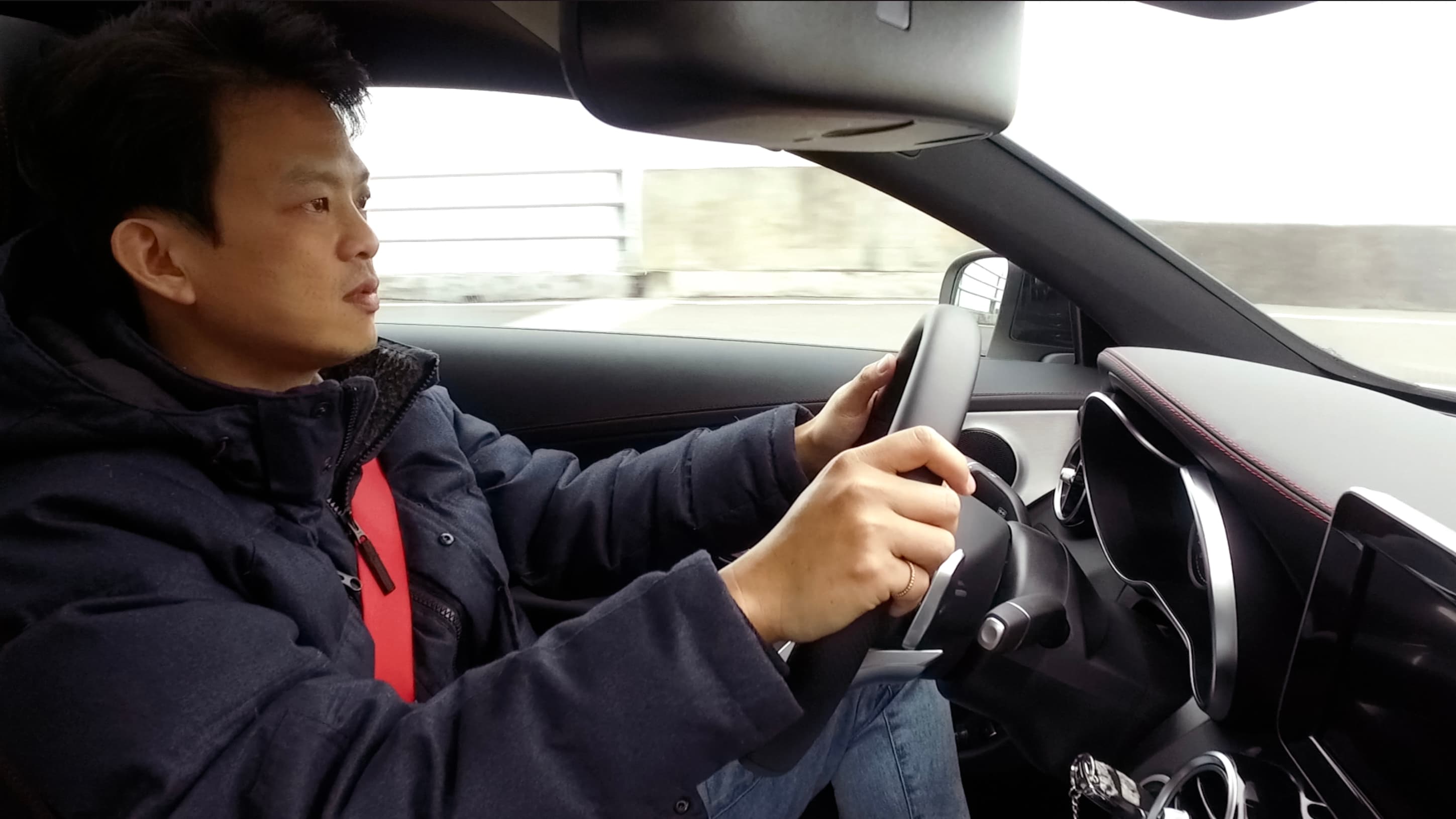 記者試駕賓士C43 Coupé車型。