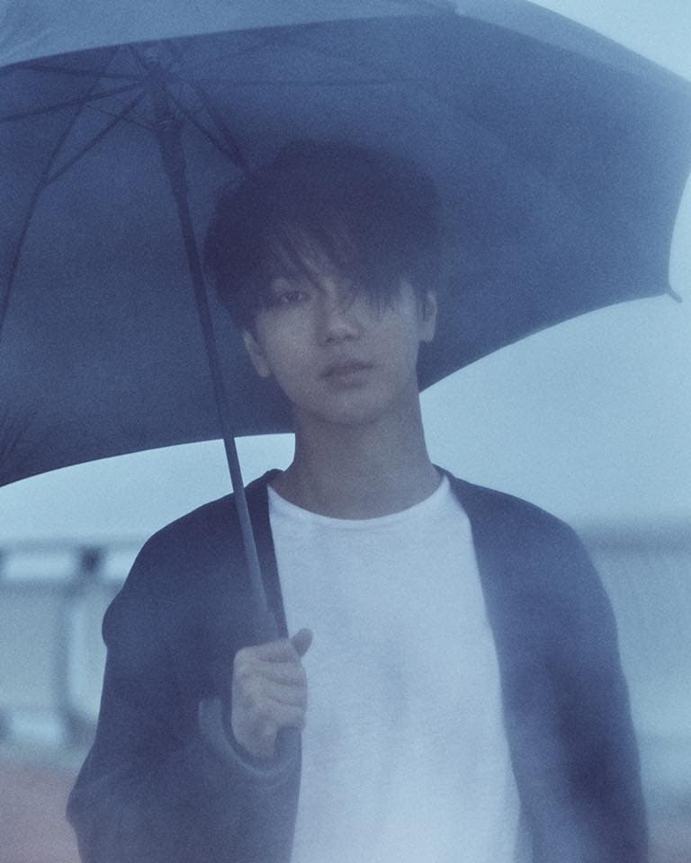 藝聲用豐富情感演繹新歌〈春天的陣雨〉，是充滿感性的抒情情歌。（翻攝自Super Junior FB）