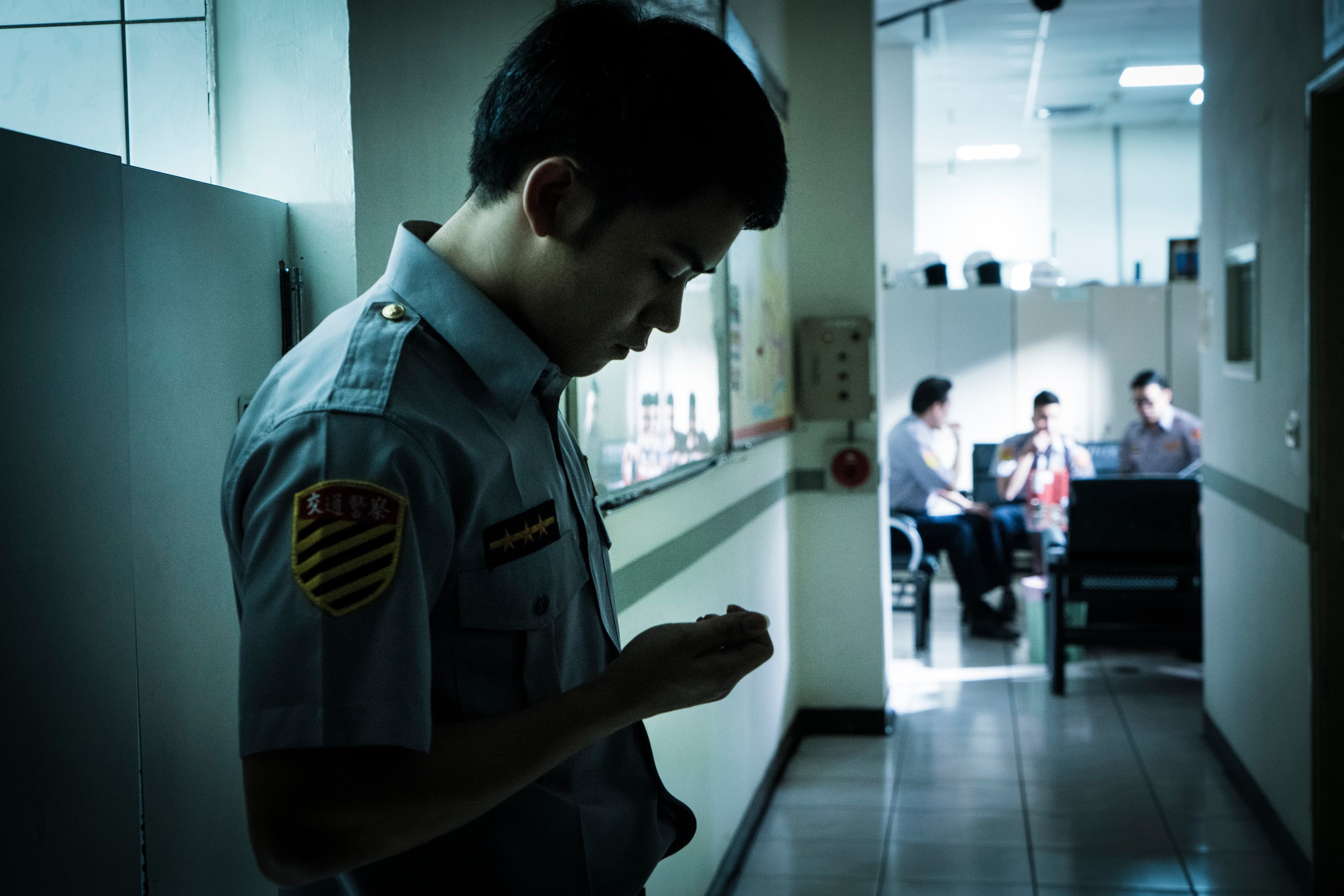 劇中李淳演警察，覺得最難演的，也是警察的平凡日常。