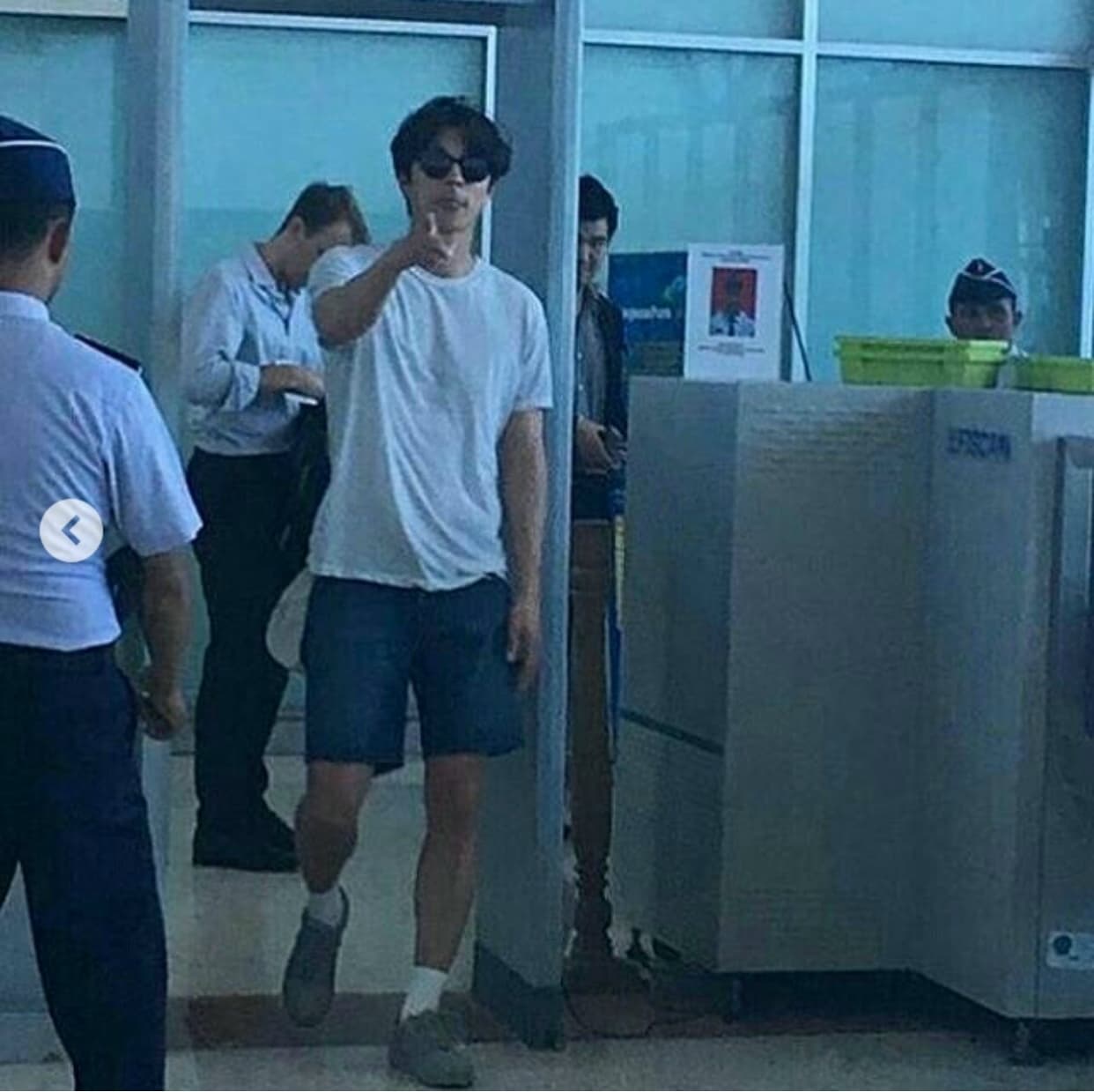 孔劉日前赴印尼龍目島度假，4月20日被粉絲他返韓的身影。