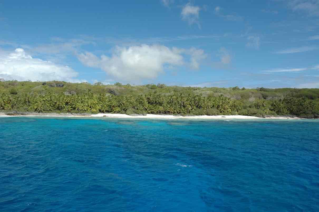 亨德森島被列入聯合國教科文組織的世界遺產名單，美麗如畫，如今卻堆積了成堆塑膠垃圾。（UNESCO）