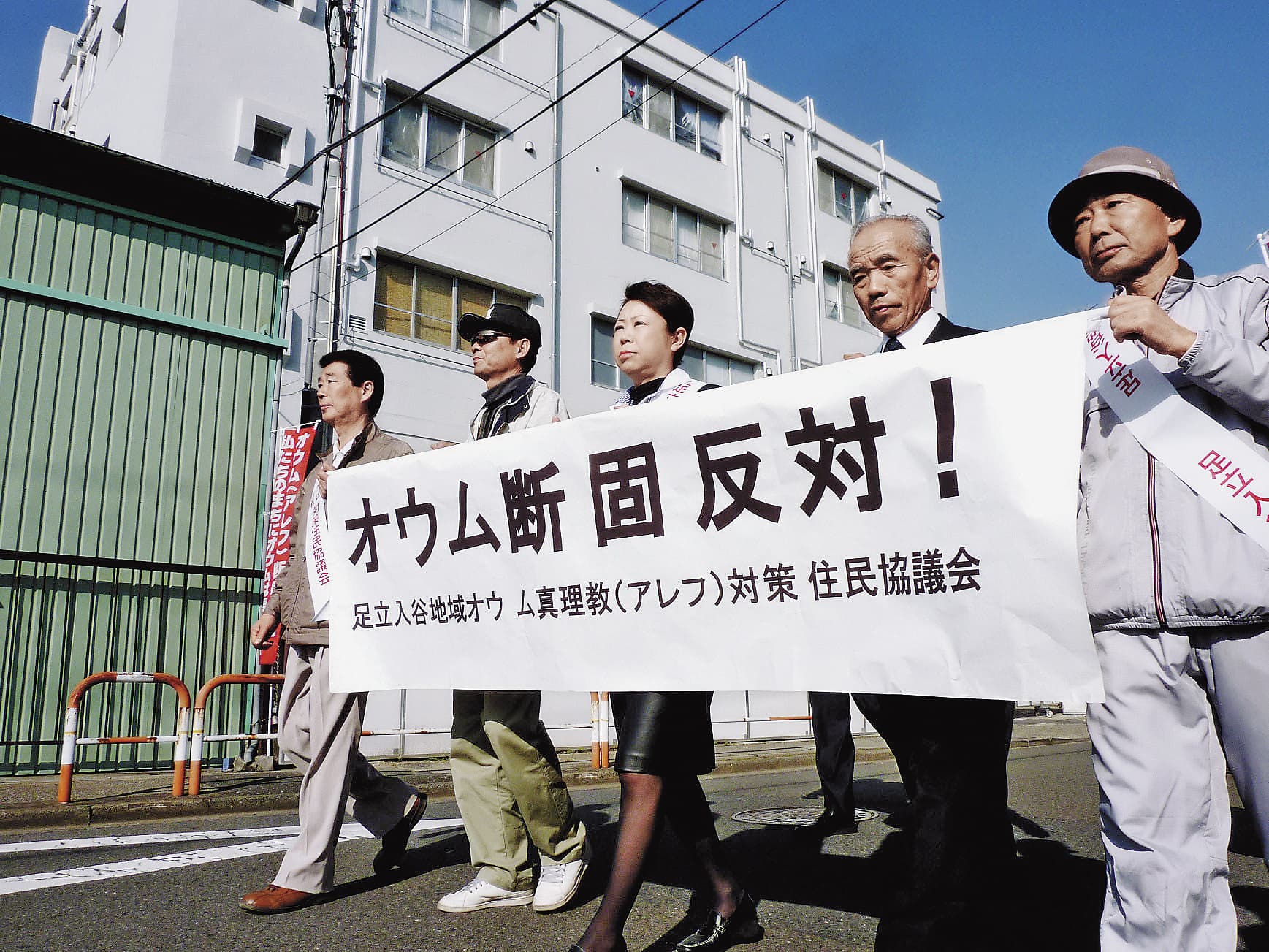 日本地下鐵沙林毒氣事件後，反對奧姆真理教活動紛紛出現，森達也紀錄片《A2》也以此為背景。（東方IC）