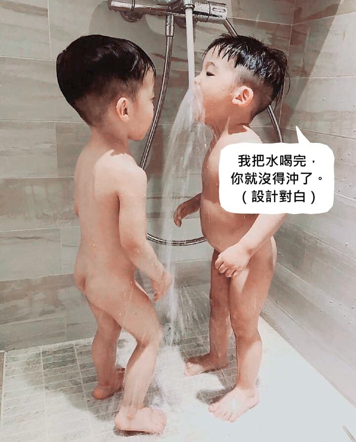 飛翔兄弟沖涼的萌樣，讓粉絲紛紛按讚。（翻攝自范范微博）