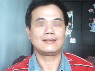 目前開民間環保車的龍男不滿前妻與大學助理教授在一起 ，醋勁大發刺殺兩人。