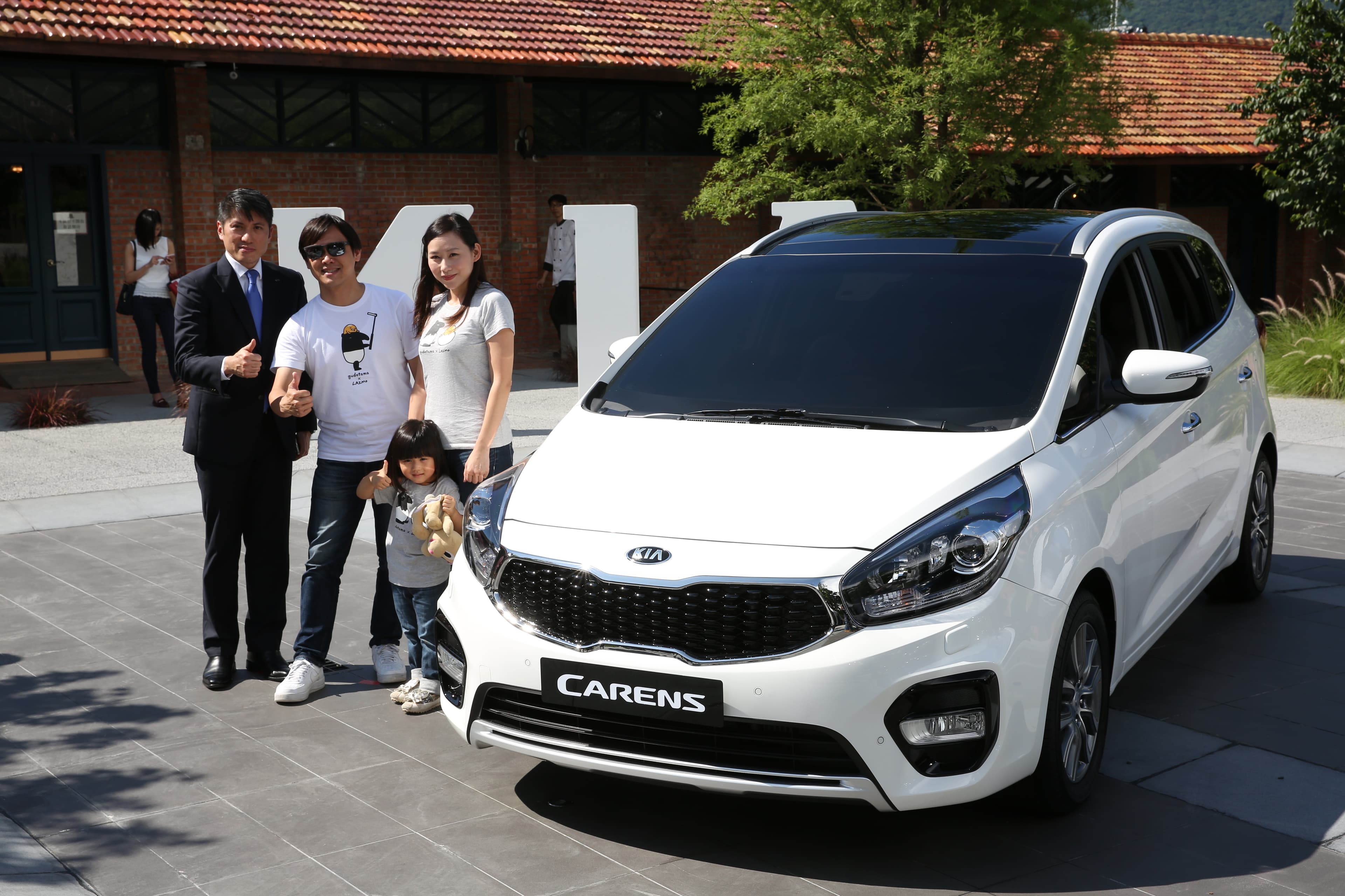 KIA表示，這次Carens全車系提供了跨越豪華級距的多項主被動安全配備。