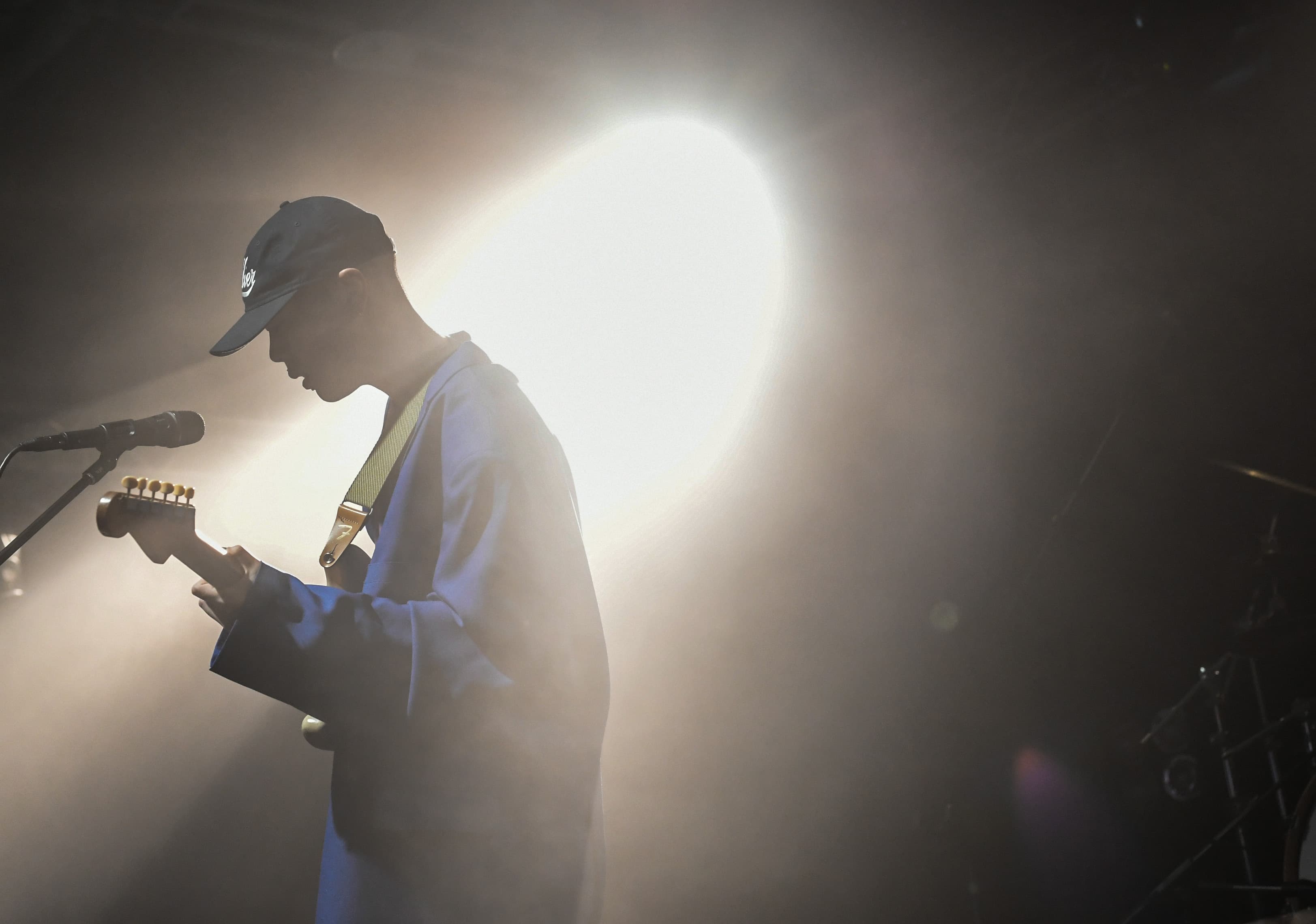 韓國獨立樂團hyukoh2017年第一次來台就在台北高雄連開2場演唱會，門票在開賣當天即秒殺，主唱吳赫深具個人特色，全場以中文跟粉絲互動。（理想國提供）
