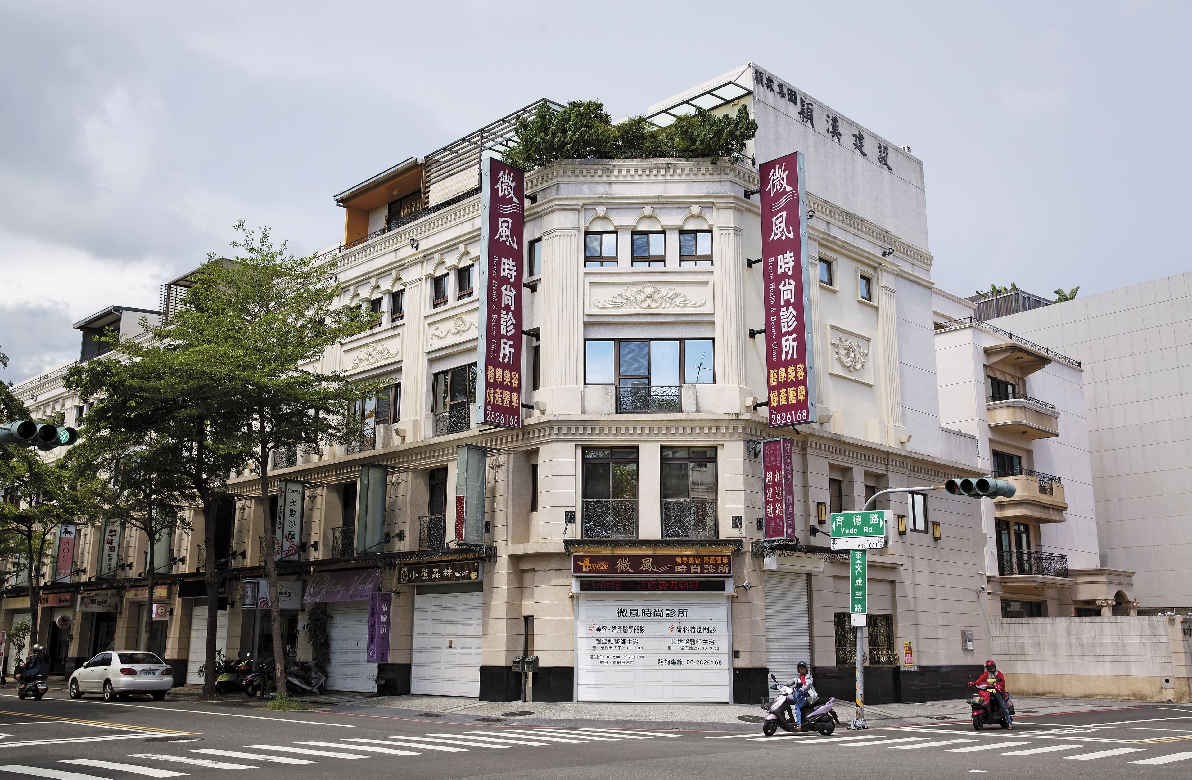 趙建銘除任職台南麻豆新樓醫院,也在弟弟趙建勳的醫美診所看診。