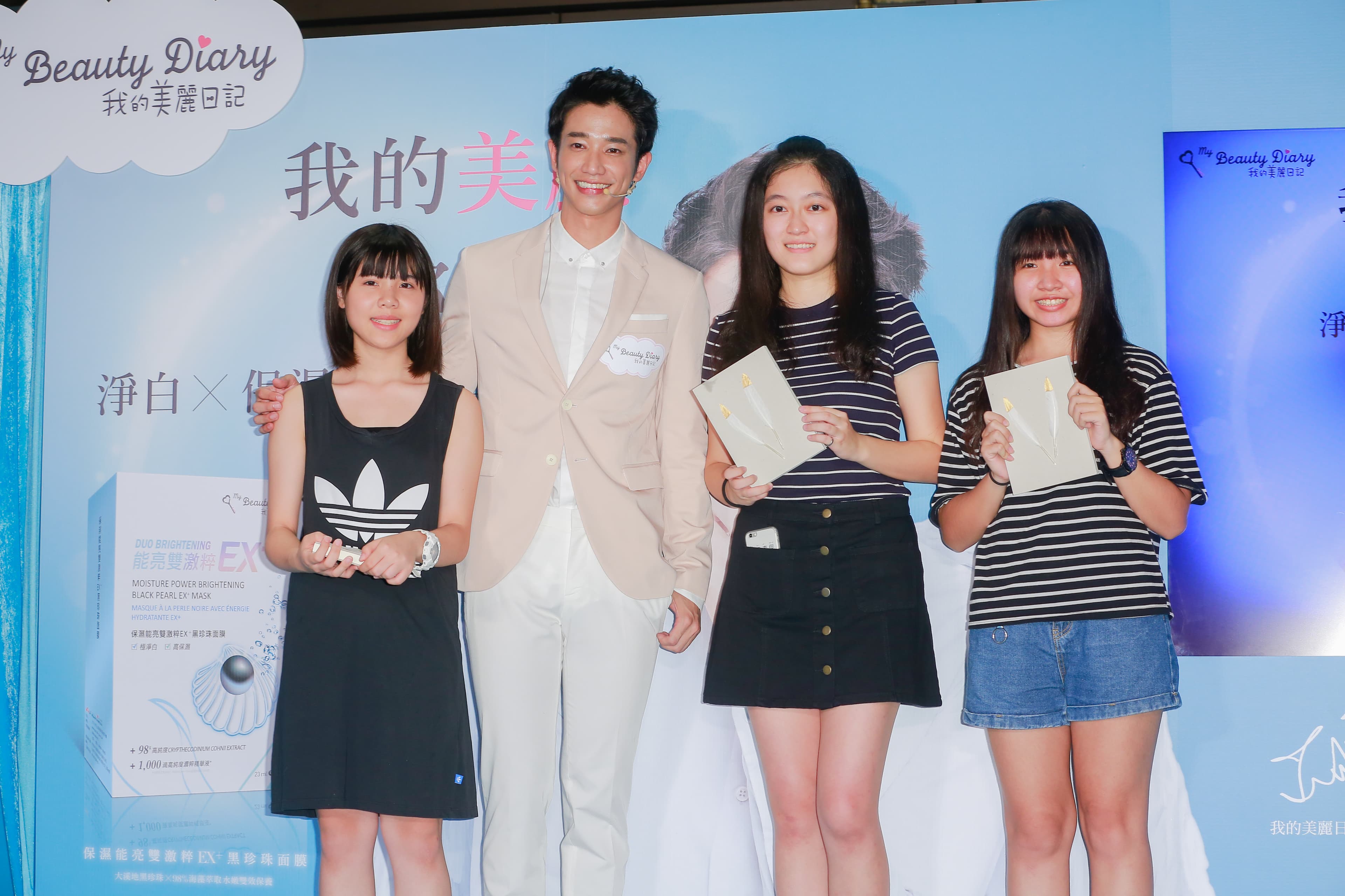 劉以豪返台出席代言面膜品牌記者會，並與粉絲互動。