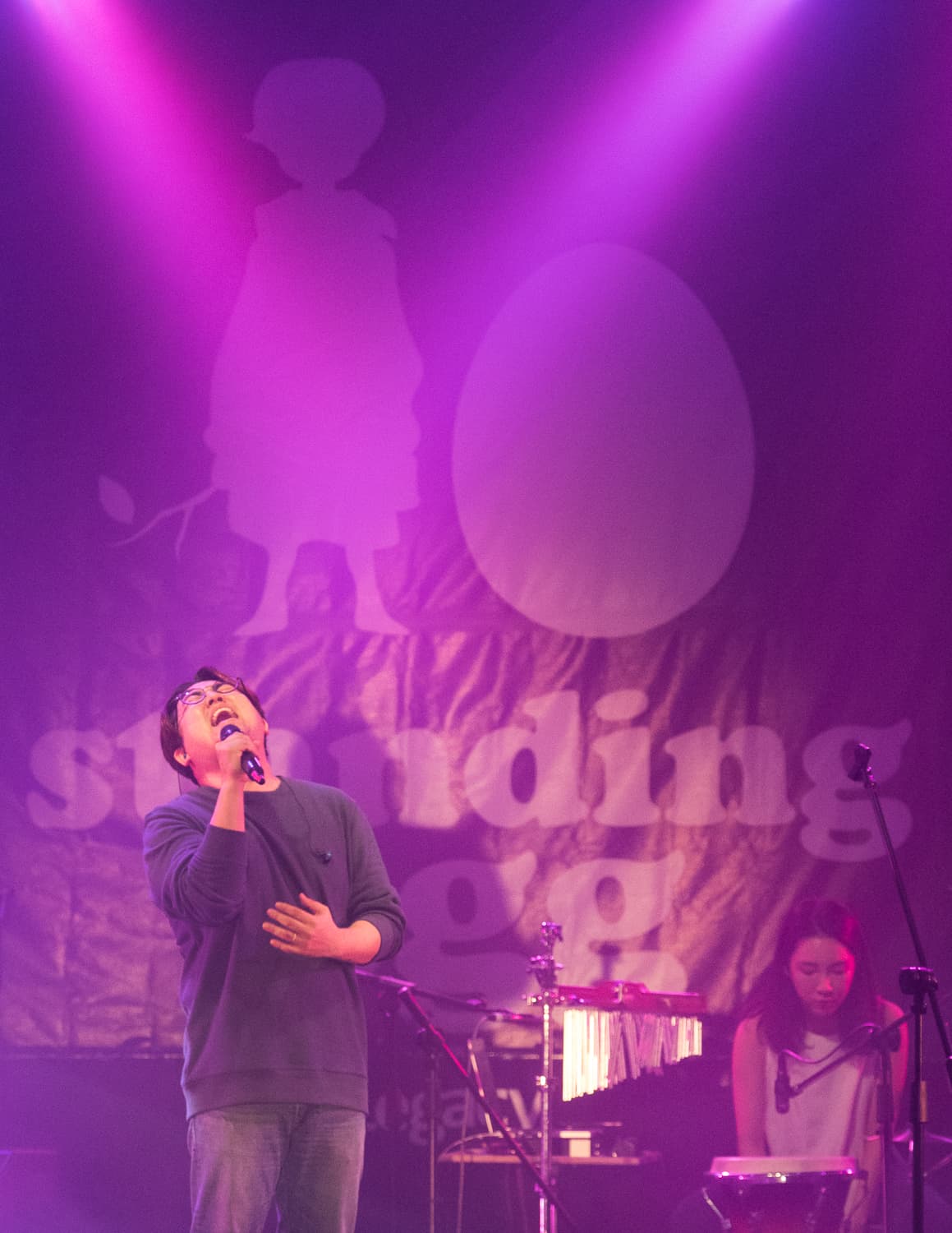 Standing Egg主唱Egg2號最後唱〈老歌〉時不但放下麥克風清唱，還拉超長音來感謝粉絲支持。
