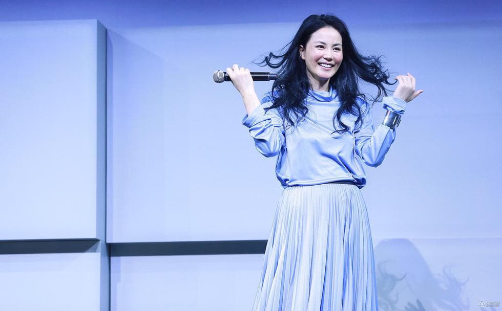 王菲與謝霆鋒經歷各自結婚、生子又離婚，2014年又走回彼此身邊。