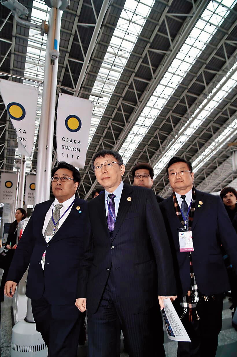 柯文哲赴日本大阪觀摩後，認為台北捷運未將捷運站與商業集中地結合，殊為可惜。（台北市政府提供）