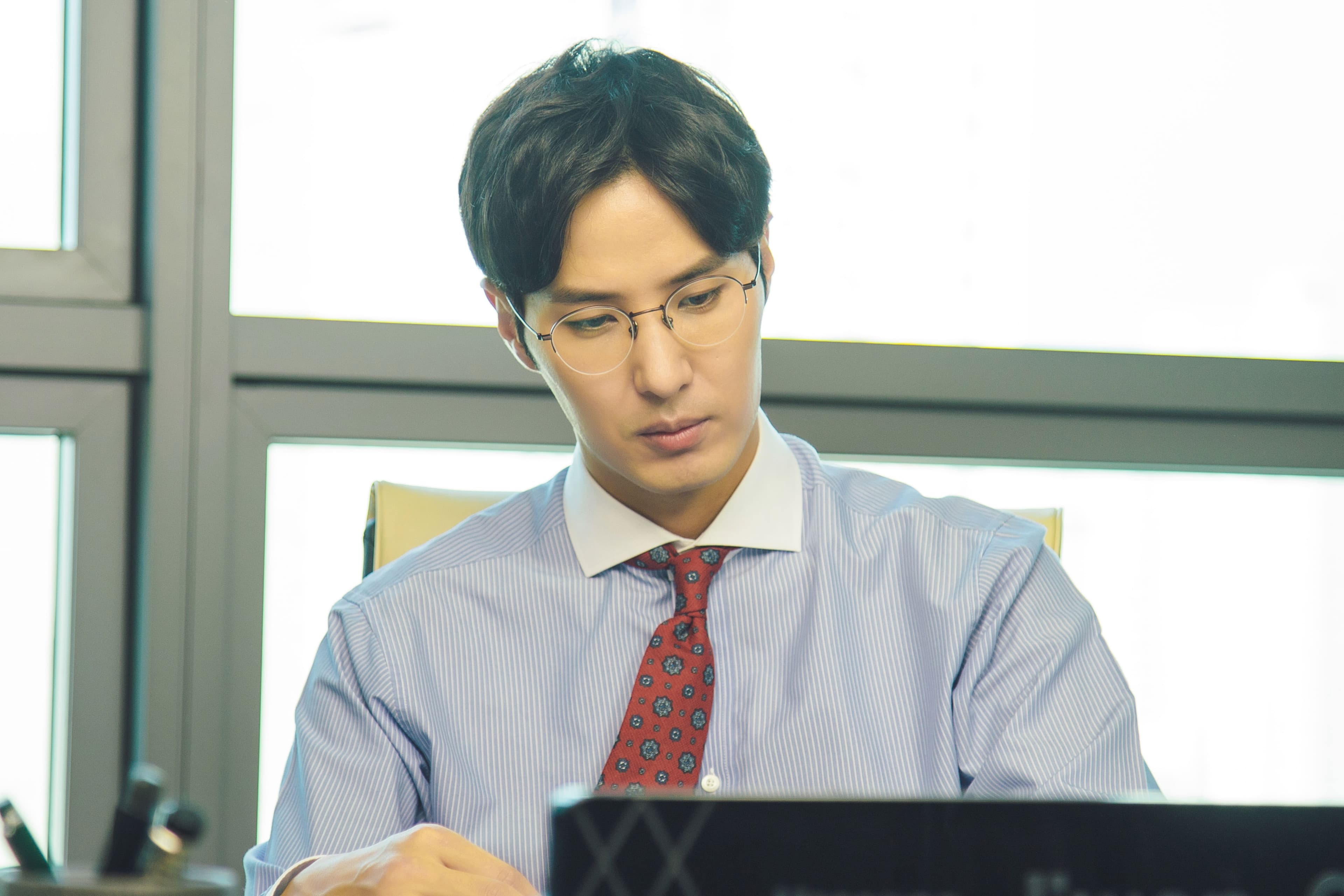 過去大多飾演男二的金知碩，在《20世紀少男少女》首次挑大梁飾演暖男角色。（KKTV提供）
