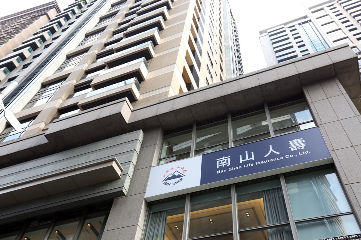 尹衍樑賣大潤發，外界認為是為了救南山人壽。