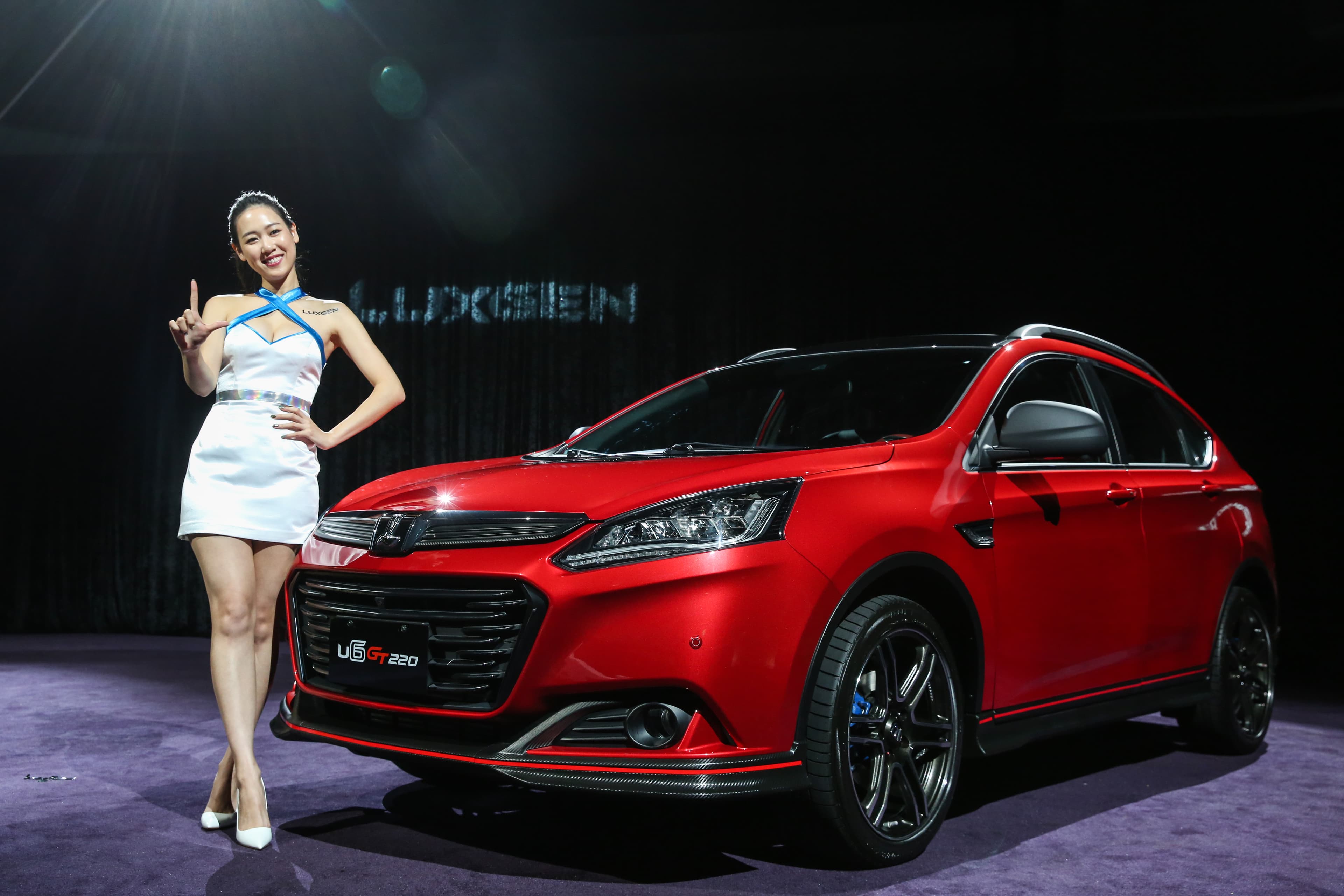 納智捷展出今年重點車種，搭配上LUXGEN Girls，為台北車展揭開暖場序幕。