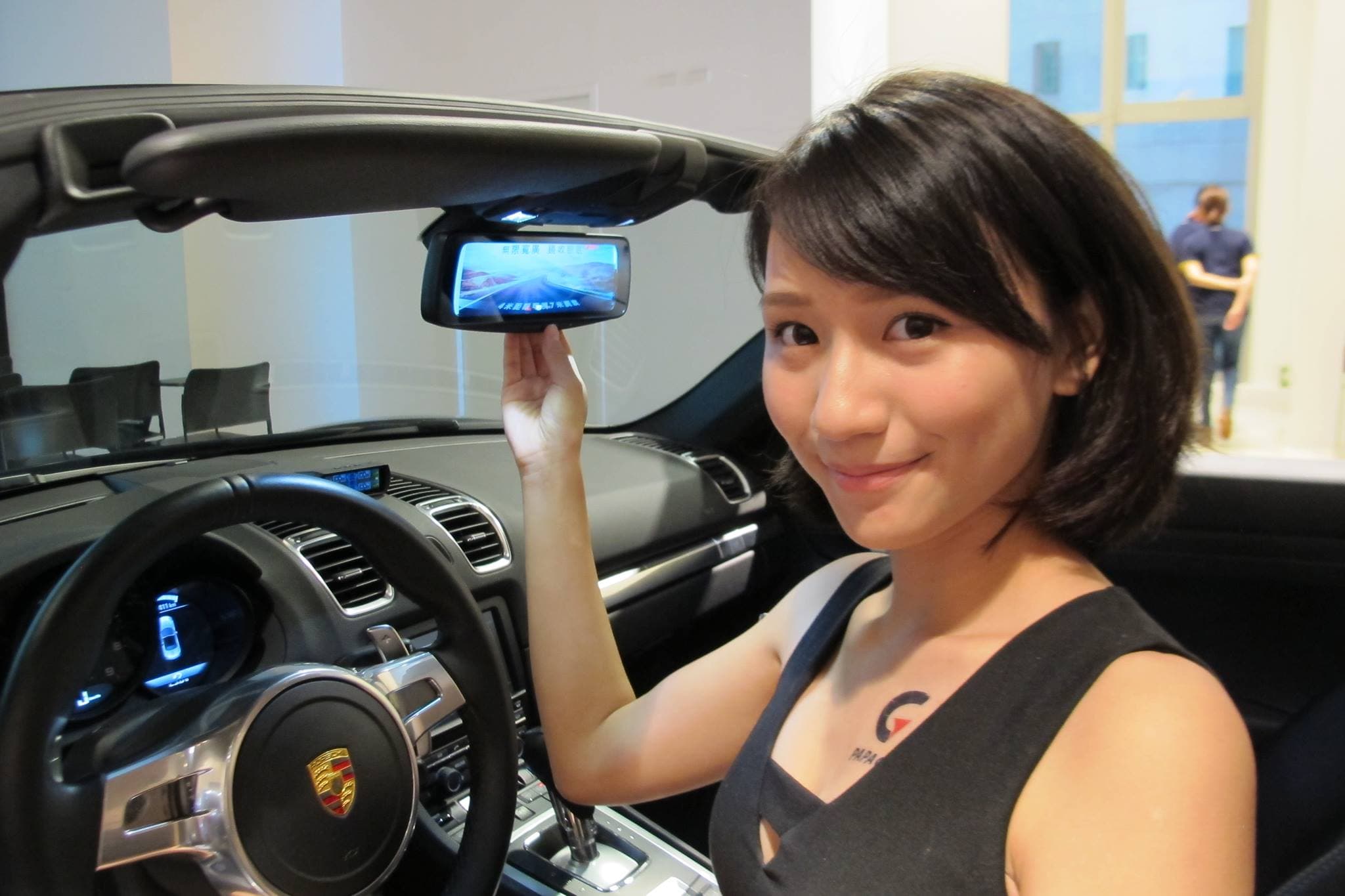 RAY電子後視鏡，整合車用電子光學及高階鏡頭，可以做到精準呈現車輛後方影像，11月甫獲得CES 2018年度創新獎。