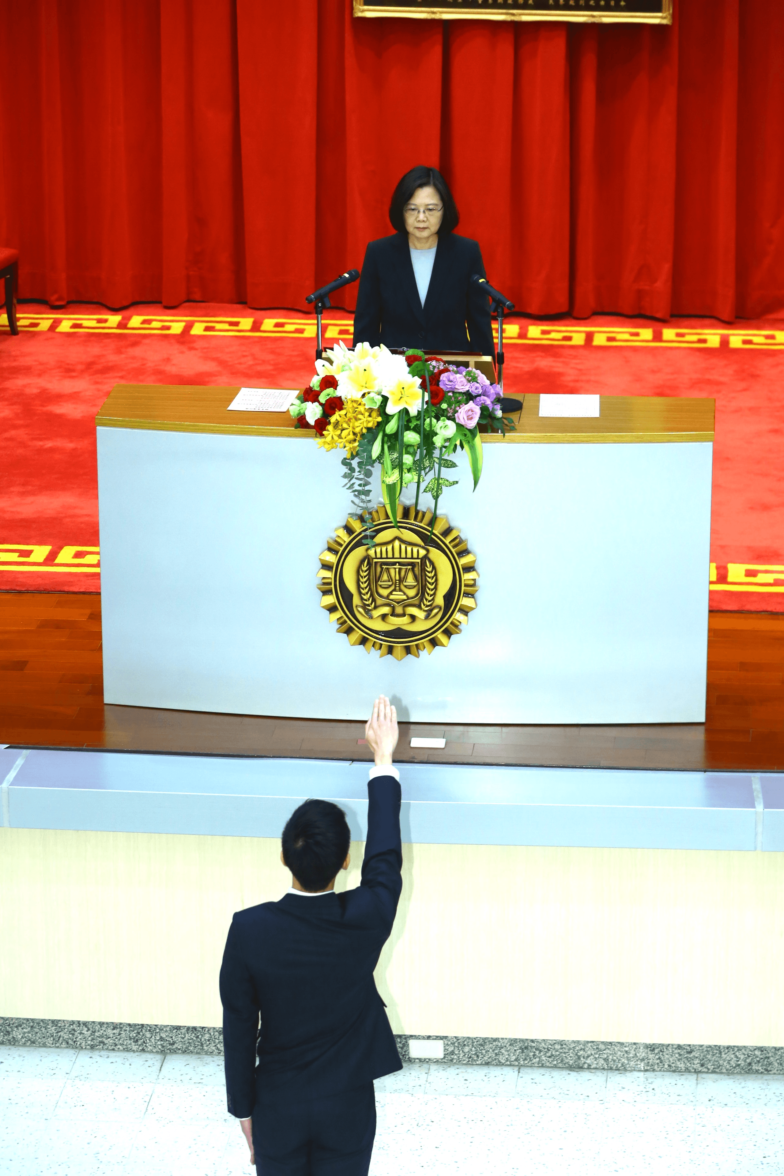 調查官代表宣誓就職上任，蔡英文期許為國肩負重責。