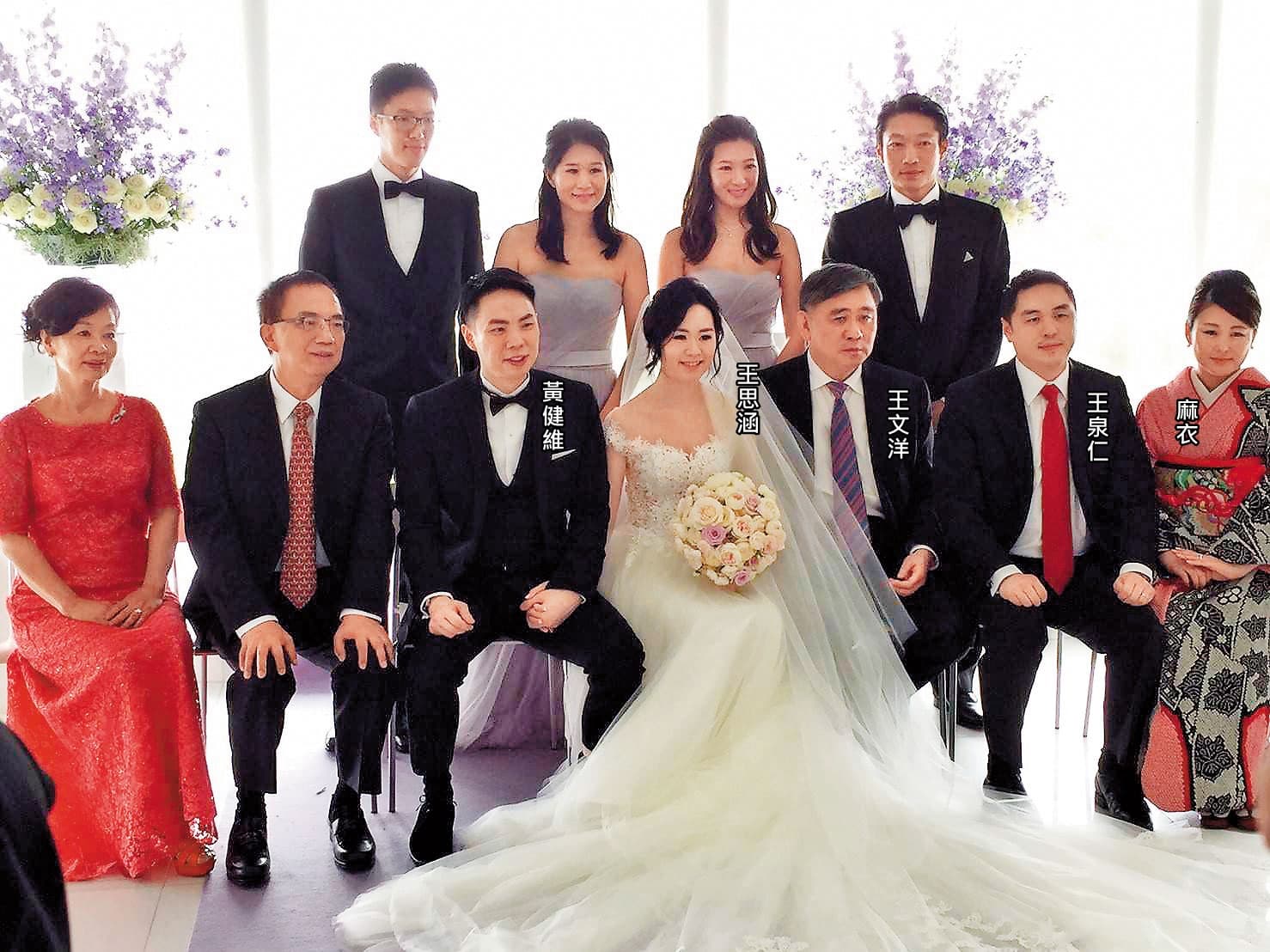 王文洋2016年在日本主持王思涵與黃健維婚禮，不滿親家指媳婦有80分，立即回嗆說女兒是100分。