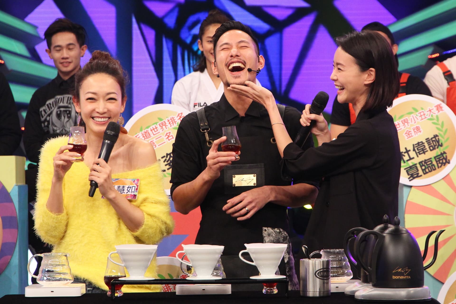 鍾瑶（右）、潘慧如（左）都是撩弟高手。（三立提供）