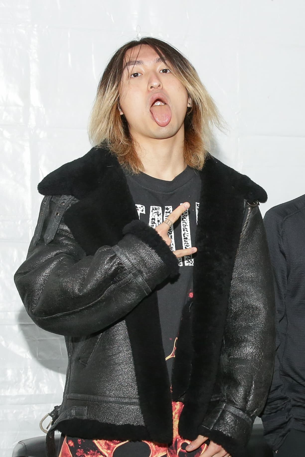 ONE OK ROCK貝斯手Ryota與加拿大搖滾小天后艾薇兒的妹妹結婚，並升格當爸，他大方表示小孩長大要談異國戀也不會在意。