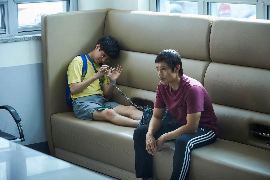 李秉憲在《那才是我的世界》與朴正民飾演兄弟，激盪出不少火花。（車庫娛樂提供）
