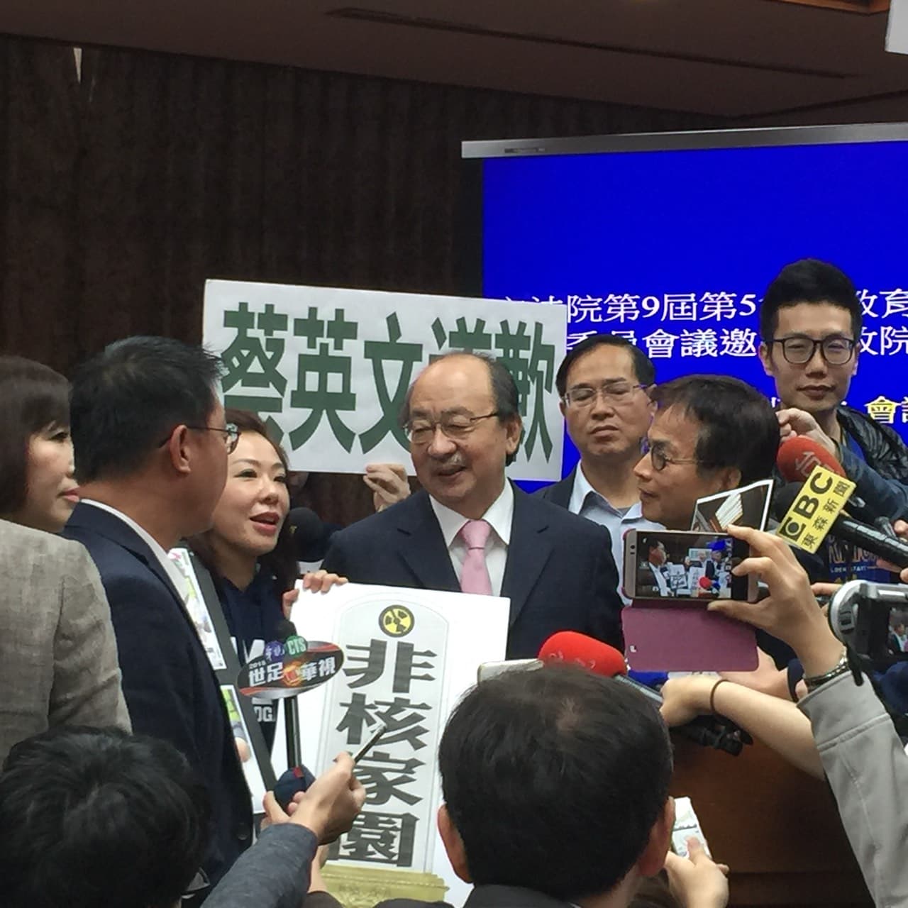 國民黨團要求民進黨應對重啟核二廠道歉。民進黨團總召柯建銘說，時空環境已不同。