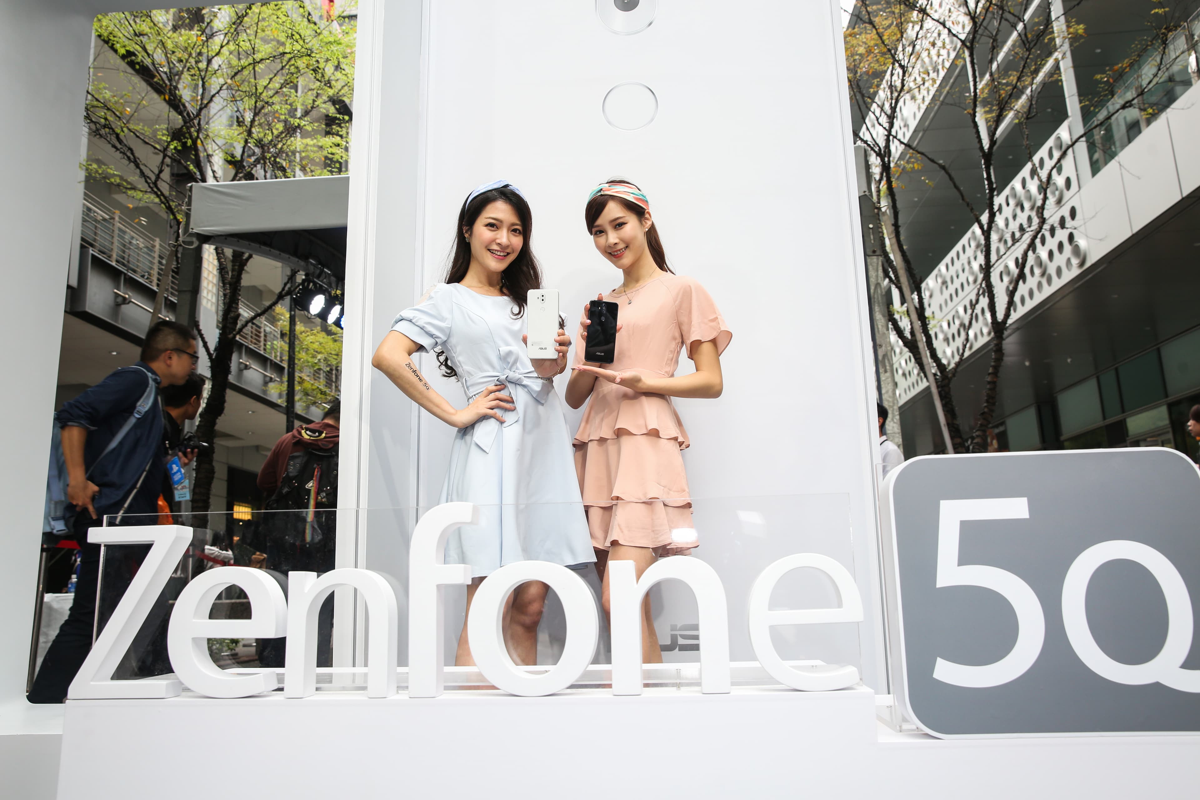 華碩年度新機Zenfone 5系列陸續發表，ZenFone 5Q先登場。