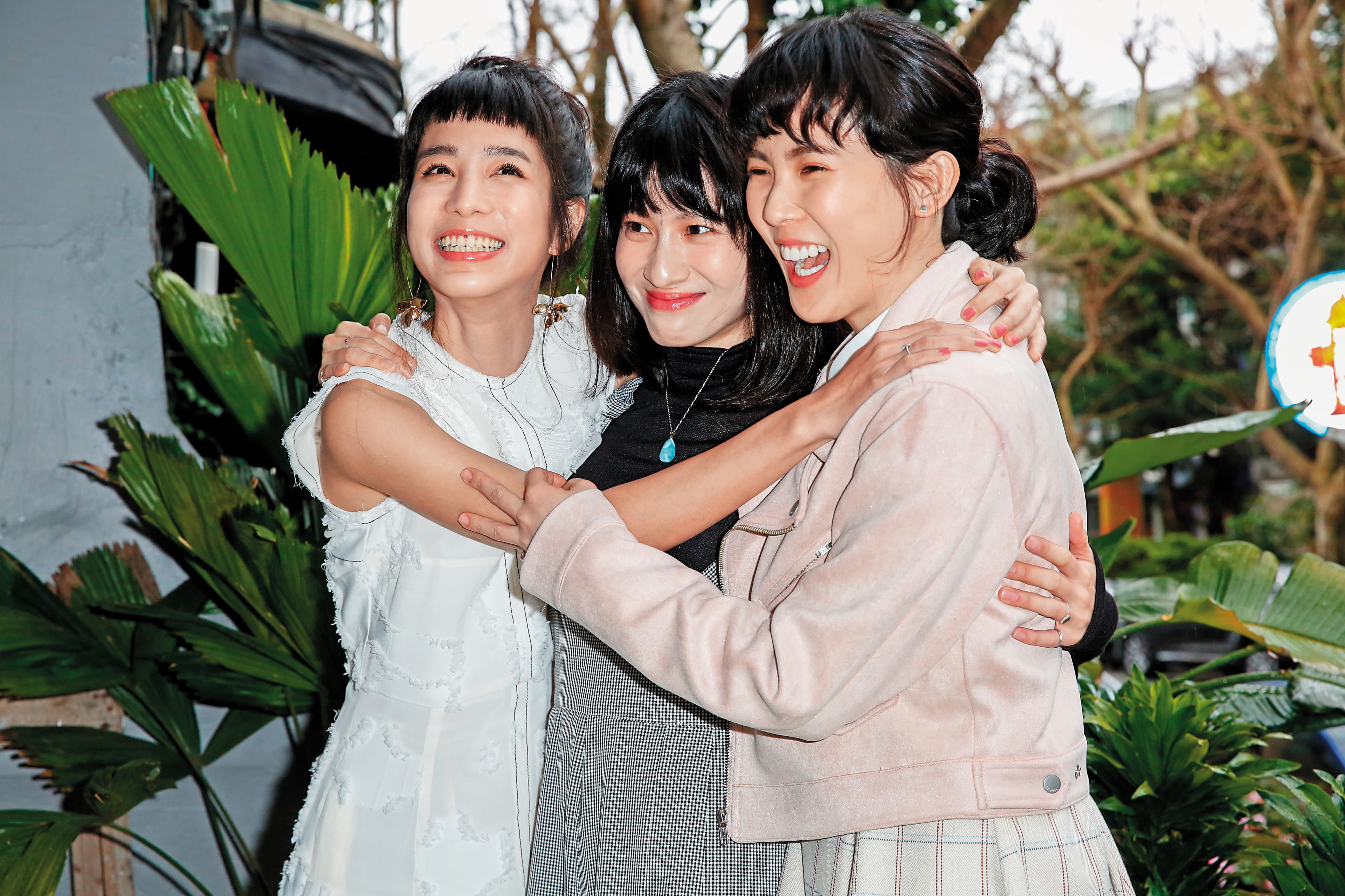 連俞涵（中）和溫貞菱（左）、孫可芳（右）合作 《奇蹟的女兒》，3人因戲成為好姐妹，會互相用台語聊天。