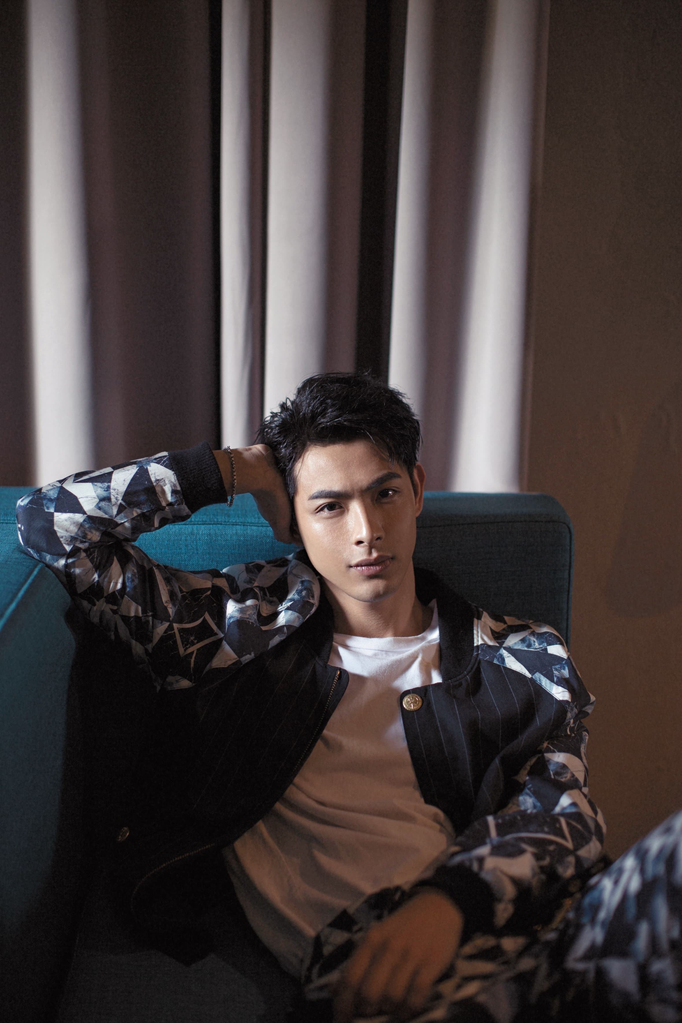 晨翔金句之一：「很多時候我們都在充手機，卻忘記要給自己充電。」
