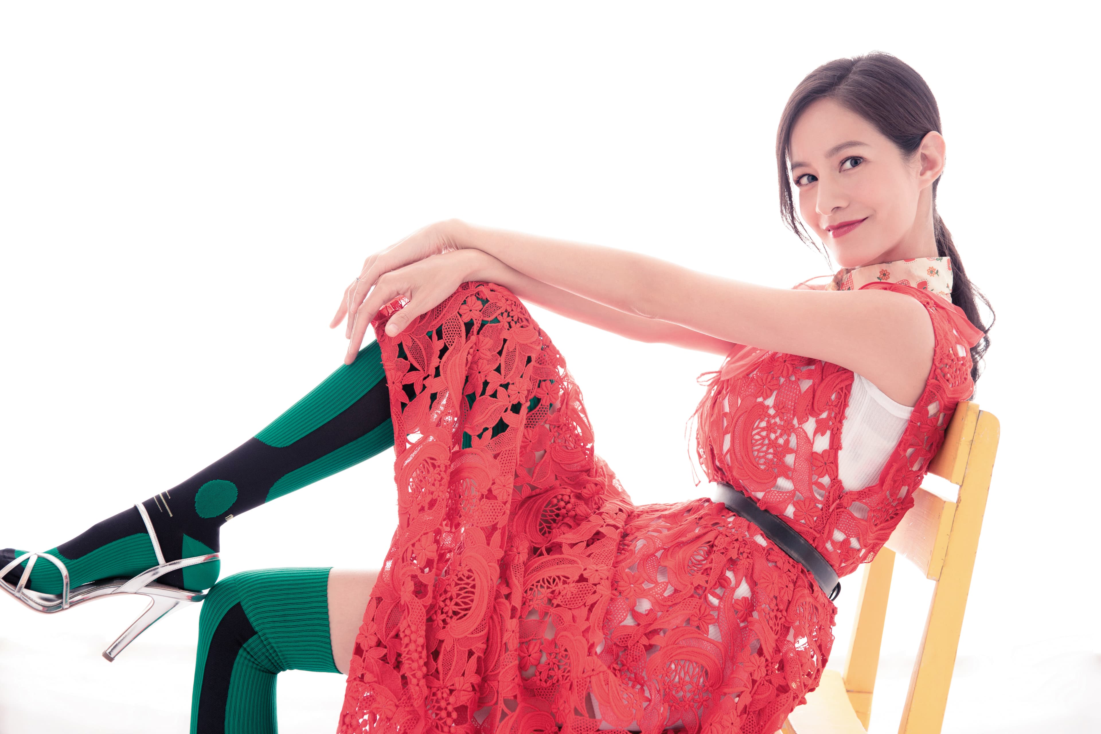 當了母親之後，Janet承認做事會有一點點擔心，「比如說以前要跳瀑布、要跳傘，我都是『OK，瘋台灣Let's Go，Oh Yeah！』現在是『要不要？』『會不會危險？』我還是會跳，但是會想說有一點恐怖，然後再跳。」 