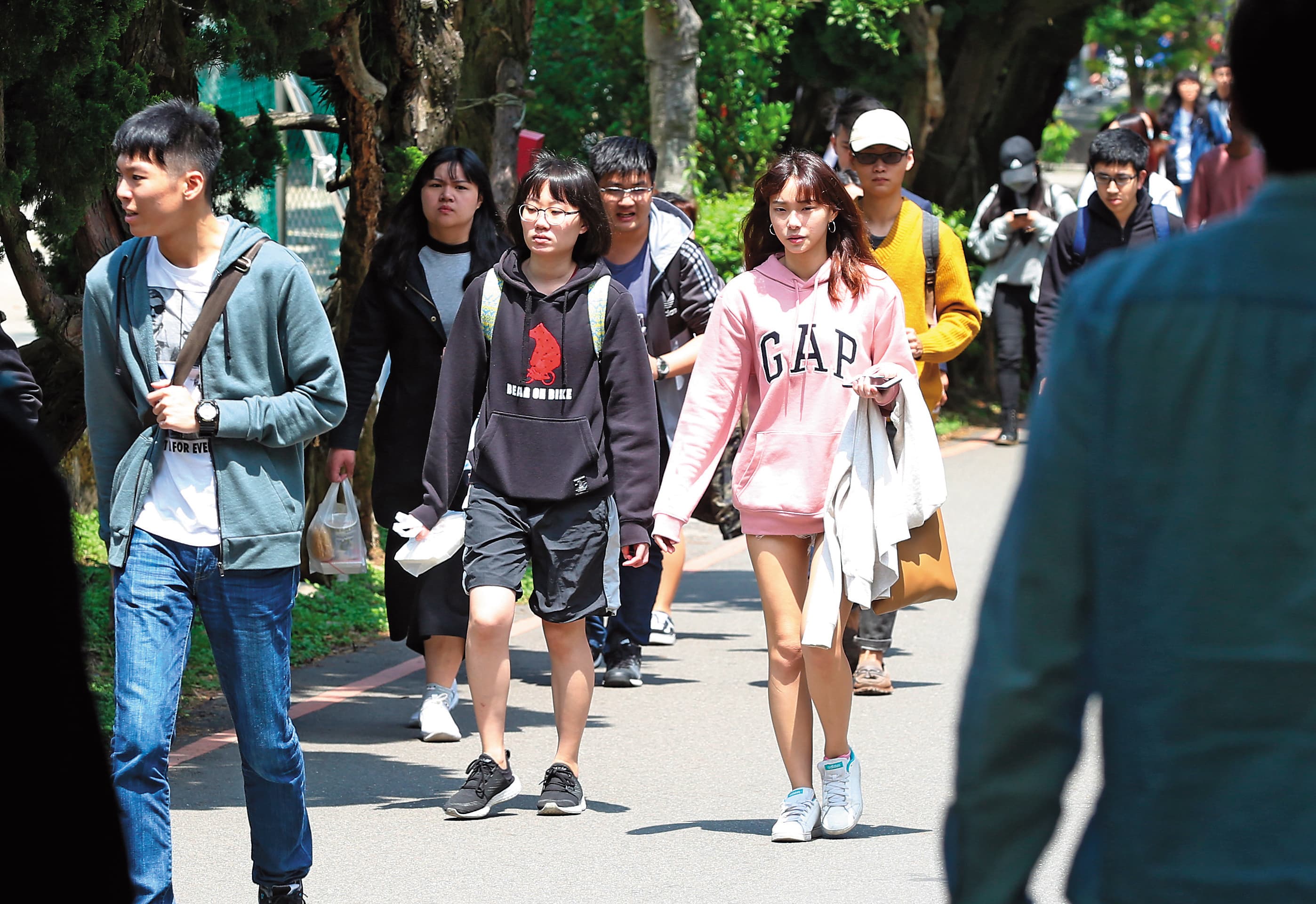 文大位於陽明山的校本部學生眾多,大學部有超過2萬名學生。