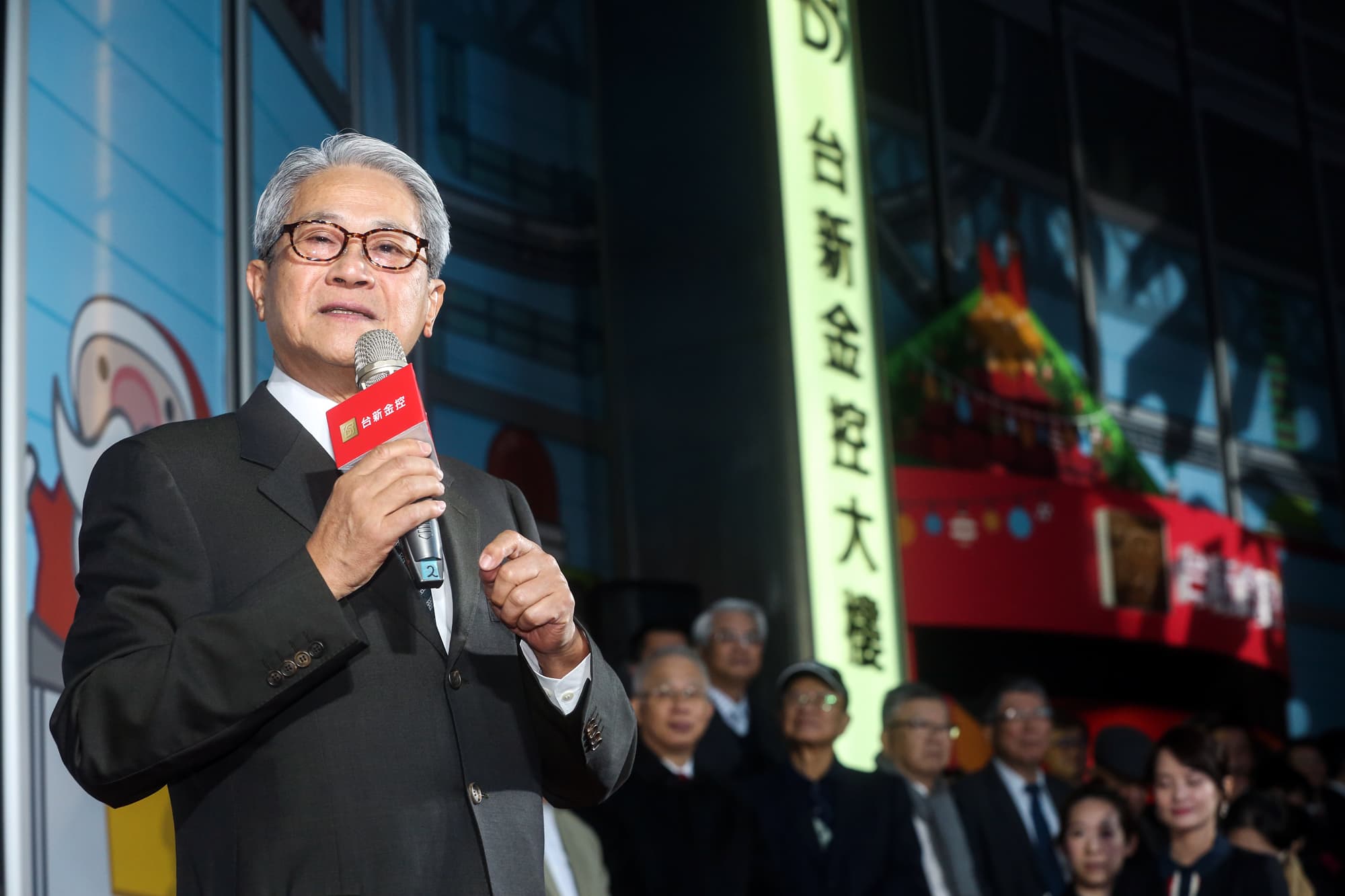 台新金董座吳東亮去年奪回彰銀經營權失利，今年自家改選董監，又被實力雄厚的寶佳資產盯上。