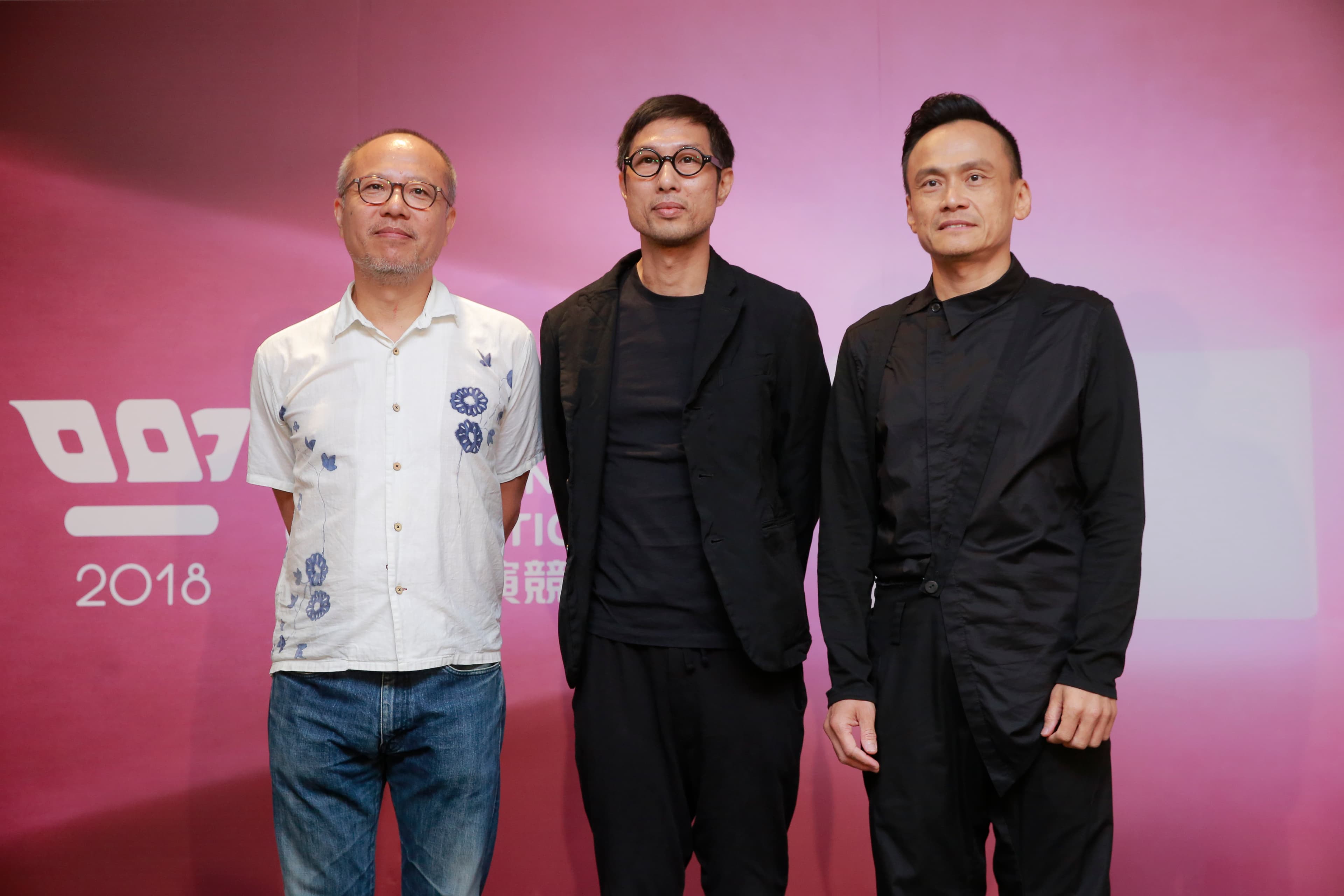 鍾孟宏（左）以監製與攝影的身分，力挺導演黃榮昇（中）拍出《小美》，陳以文（右）是片中演員。