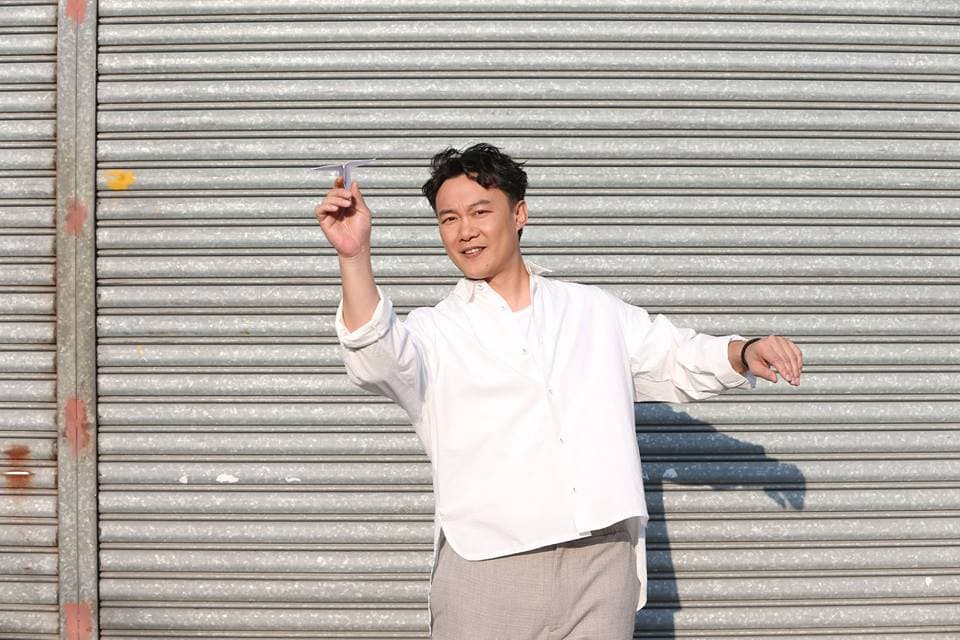 劉若英首度執導的新片《後來的我們》，邀來陳奕迅演唱主題曲〈我們〉 。（翻攝自陳奕迅臉書）