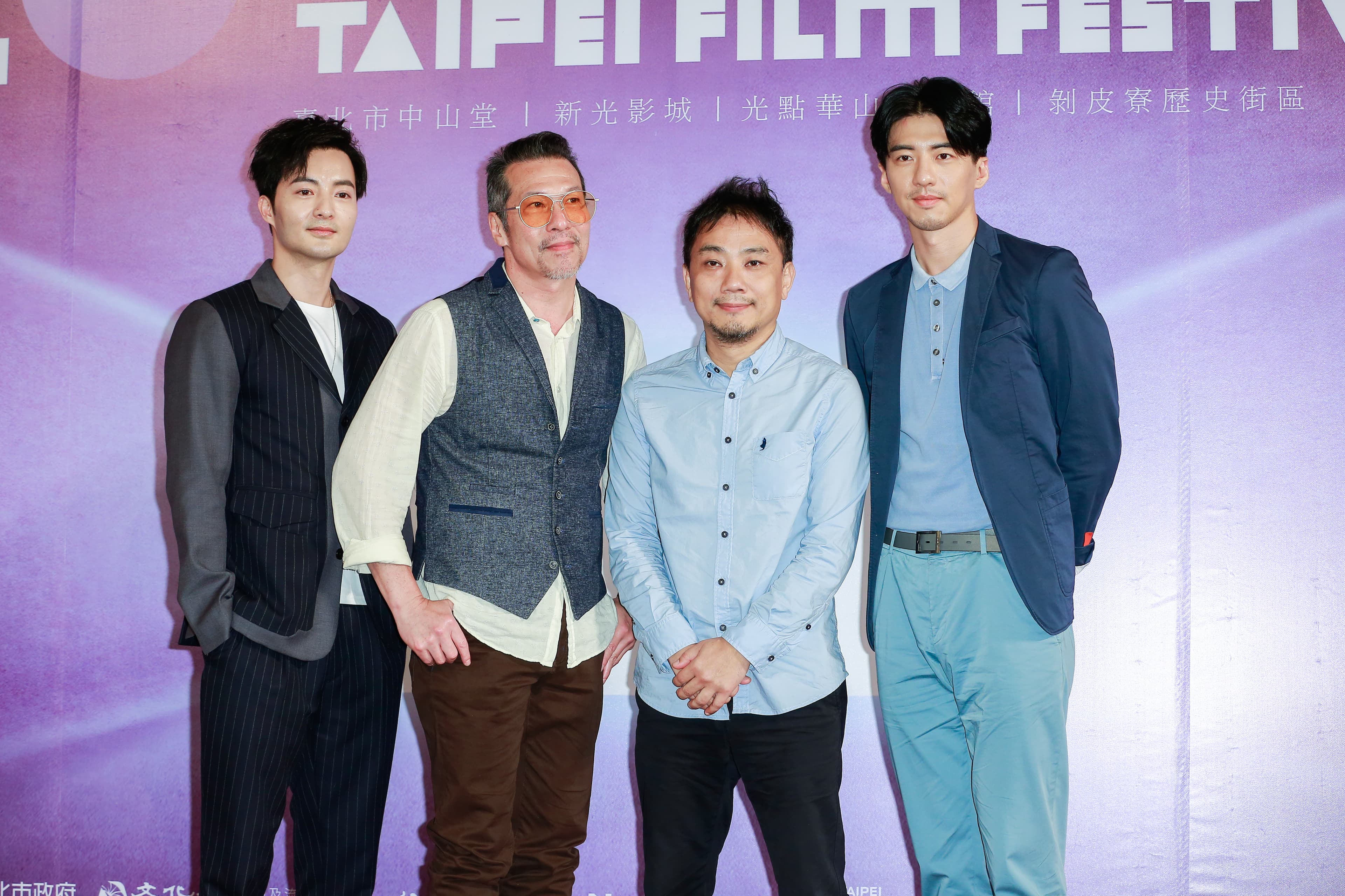 《范保德》編導蕭雅全（右二）、古斌（左一）、黃仲昆（左二）、傅孟柏。 