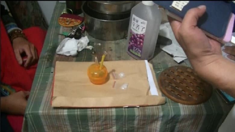 警方在摩鐵內發現吸食器。（警方提供）