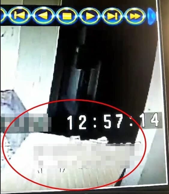 陳男行竊之後，用紙箱遮掩身體逃離。（警方提供）
