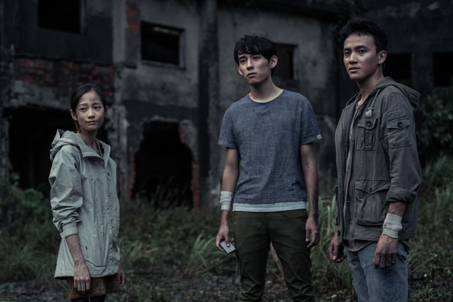 植劇場系列中，簡嫚書（左起）、曹晏豪、徐鈞浩主演的《天黑請閉眼》口碑不俗。