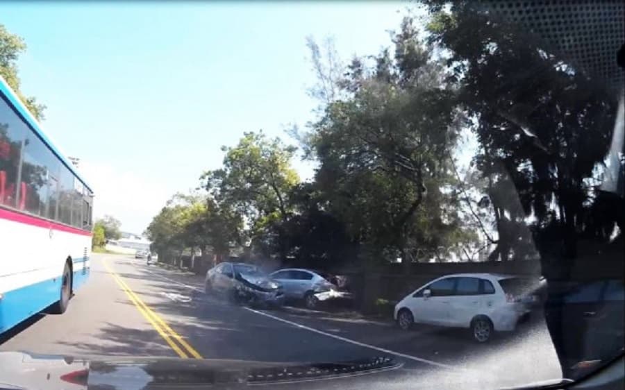 黃男亡命飆速，最後因車輛失控被逮。（警方提供）