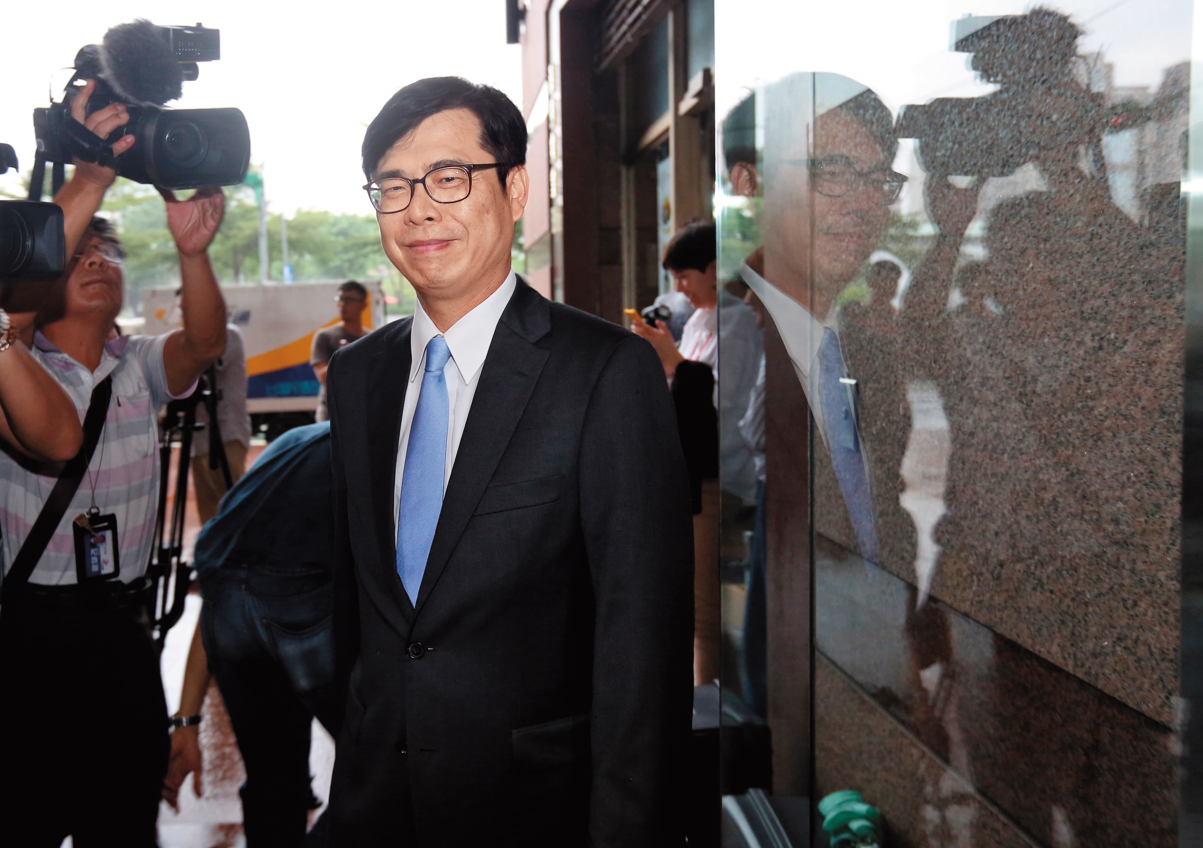 民進黨立委陳其邁獲黨提名參選高雄市長後，民調始終維持在高檔。