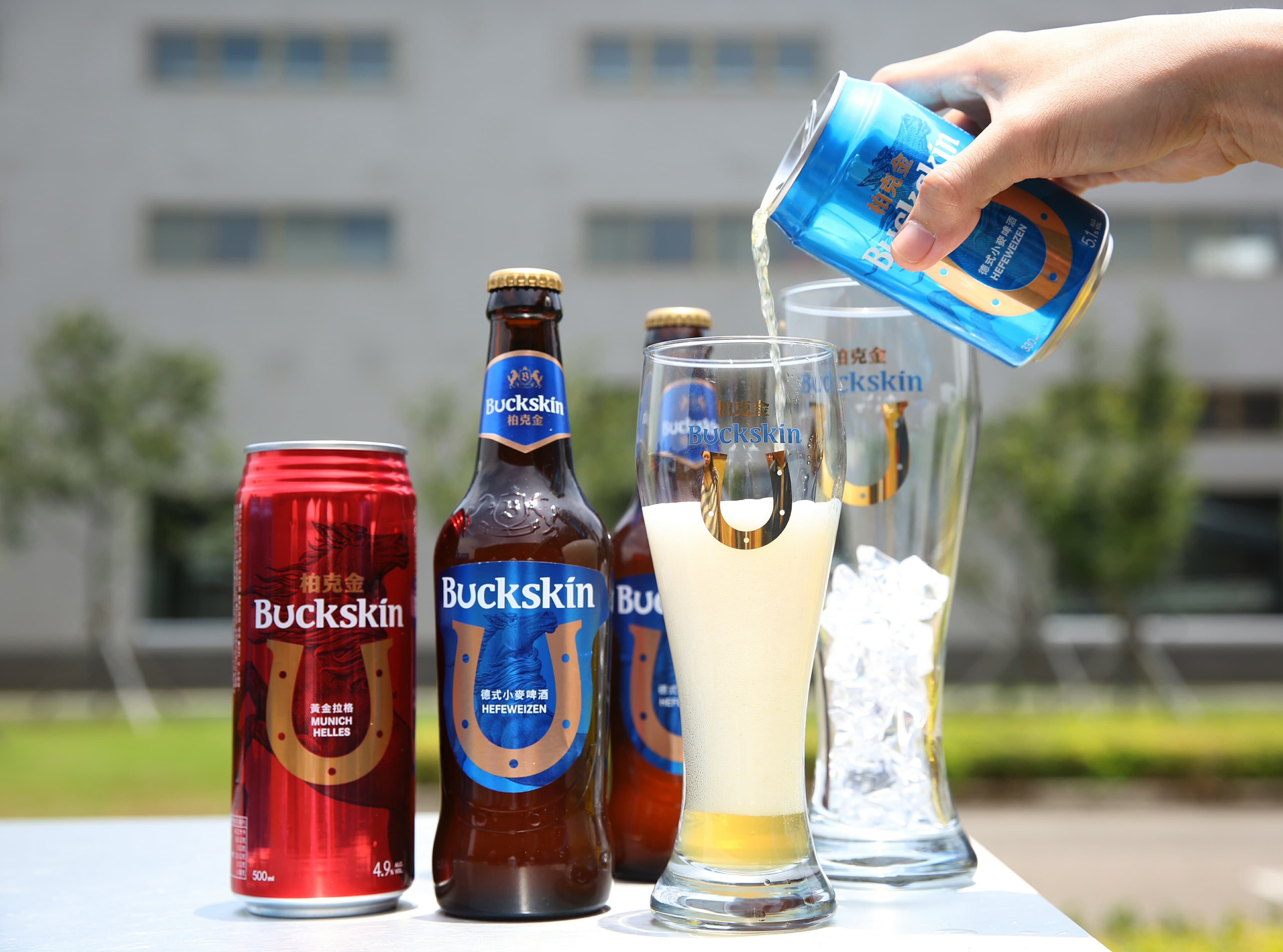 BUCKSKIN柏克金啤酒首波推出黃金拉格與德式小麥2款經典德式啤酒。