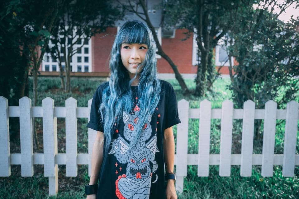 原子邦妮主唱查查歷經大陸節目洗禮，曲風逐漸向主流靠攏。（翻攝自原子邦妮臉書）