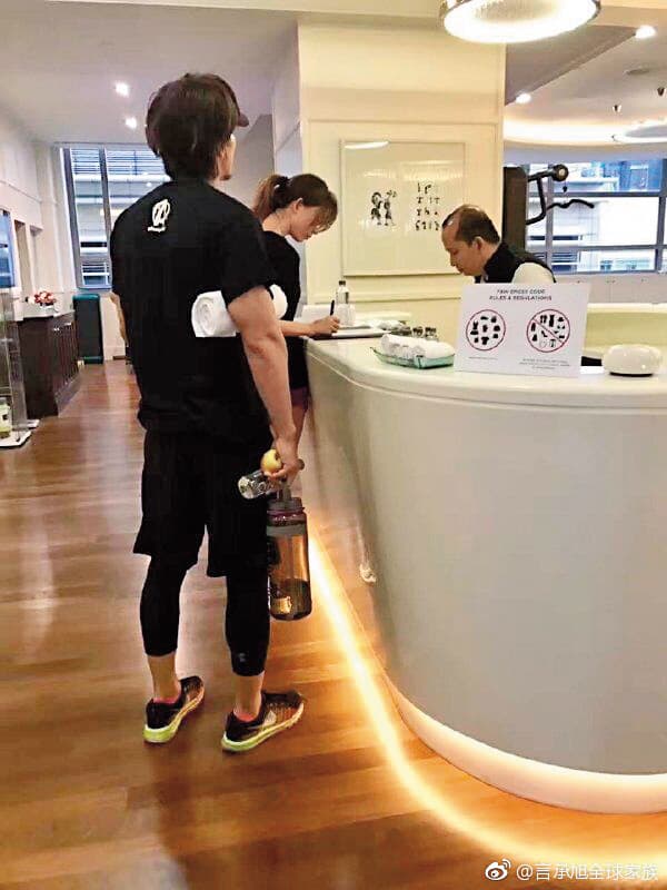 去年底林志玲與言承旭被直擊在馬來西亞上健身房運動、復合之說甚囂塵上，4月卻被林志玲一句「沒有戀情」徹底切割。（翻攝自言承旭全球家族微博）